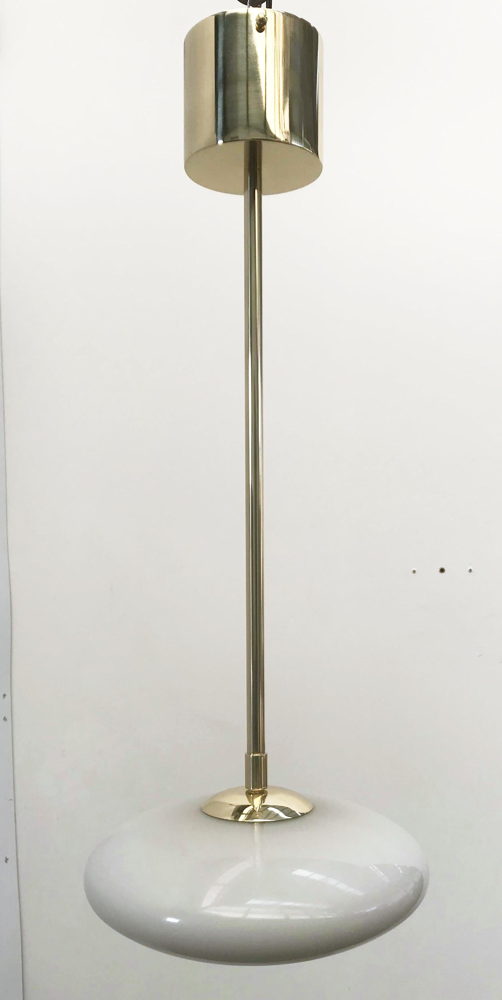 Mid-Century Modern Lampe à suspension UNO SHADE de Fabio Ltd en vente