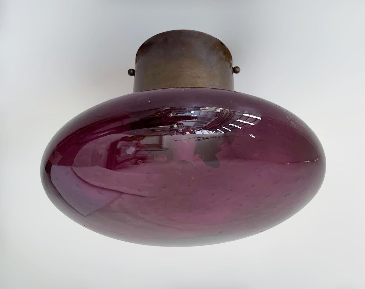 Empotrable italiano con pantalla de cristal de Murano y marco de latón en acabado bronceado / Fabricado en Italia
Diseñado por Fabio Ltd, inspirado en los estilos Angelo Lelli y Arredoluce
1 luz / tipo E12 o E14 / máx. 40W cada una
Diámetro: 12