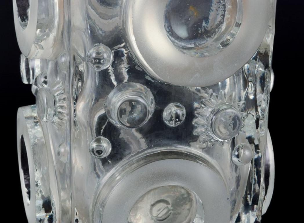 Uno Westerberg für Pukeberg, Schweden. Große Vase aus Kunstglas in klarem Kunstglas. (Ende des 20. Jahrhunderts) im Angebot