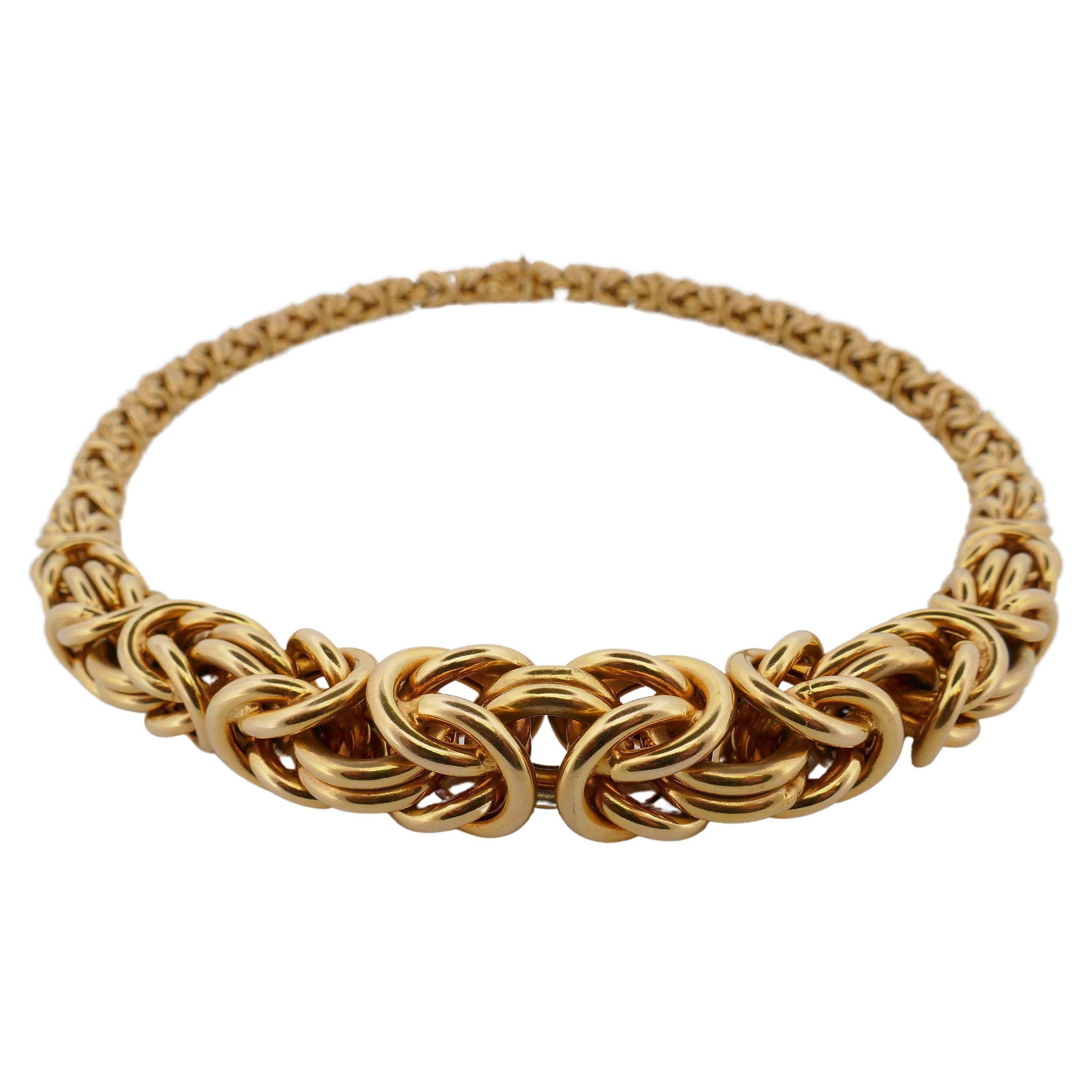 A 14k gold twisted necklace by UnoAErre.
A whimsical rope weaving creates a great 3D effect. The necklace looks massive but is actually lightweight and airy.
The gold has high-polished finish that works great with the the flowing character of the