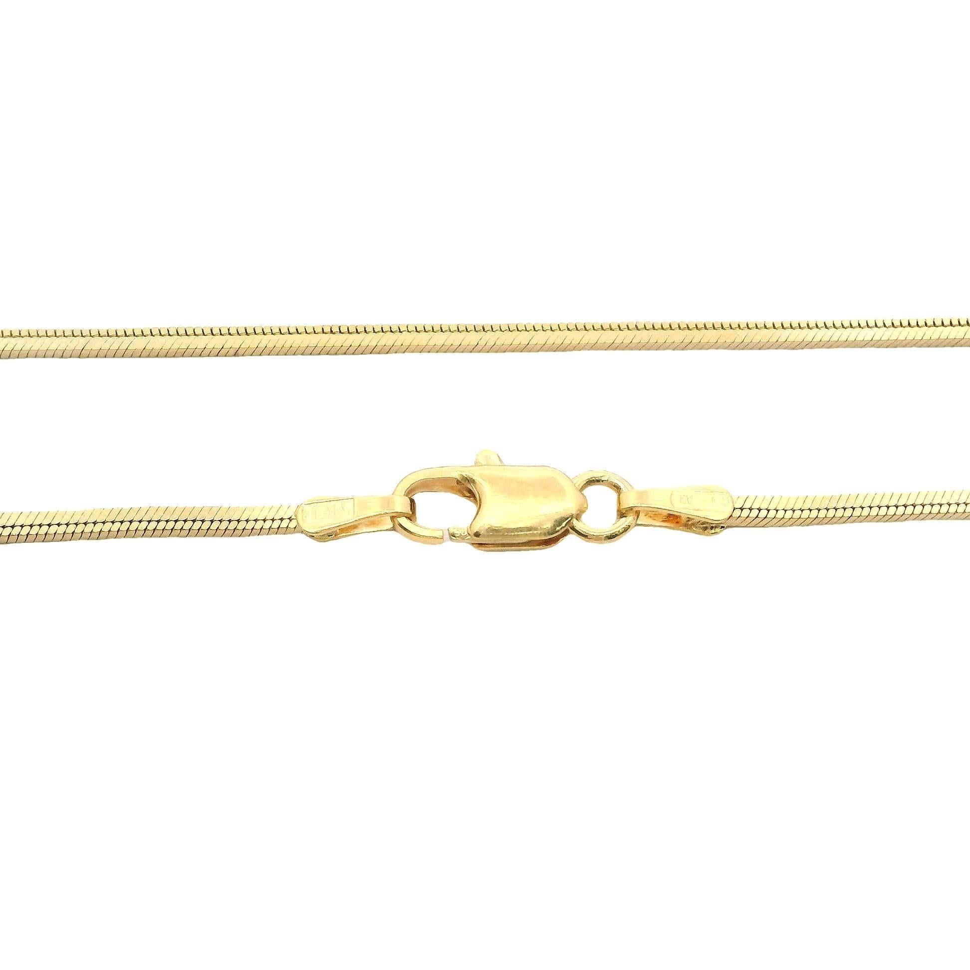 UnoAErre, in oro giallo 14k, è una collana con catena a maglie quadrate da 24