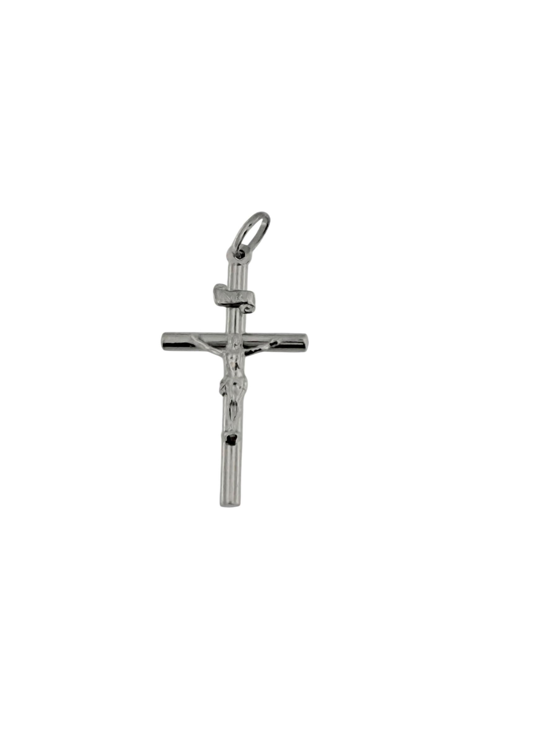 Modern UnoAErre 18 karat White Gold Italian Crucifix For Sale