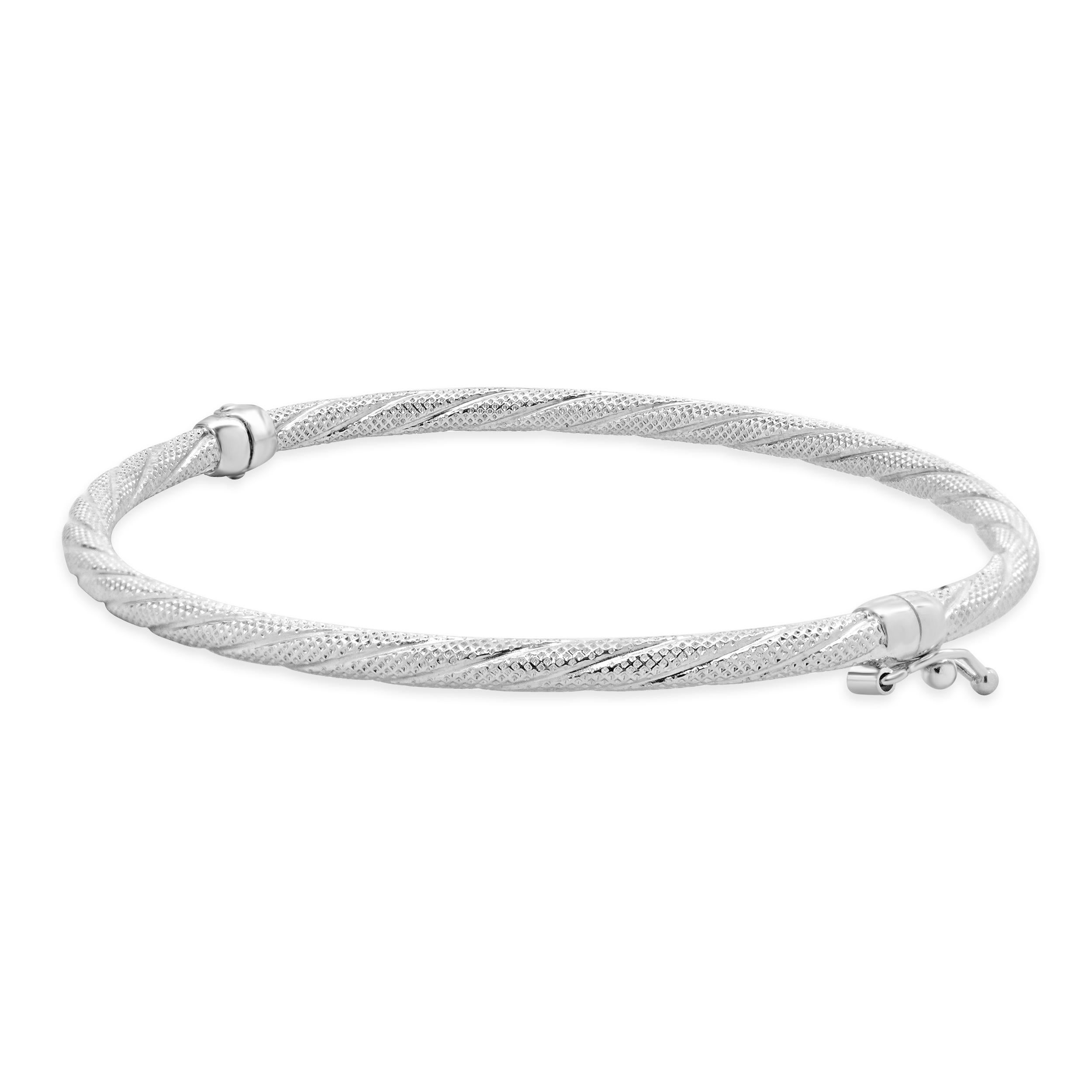 Design/One : UnoAErre
Matériau : Or blanc 18K
Dimensions : le bracelet convient à un poignet de 6,75 pouces.
Poids : 3.91 grammes

