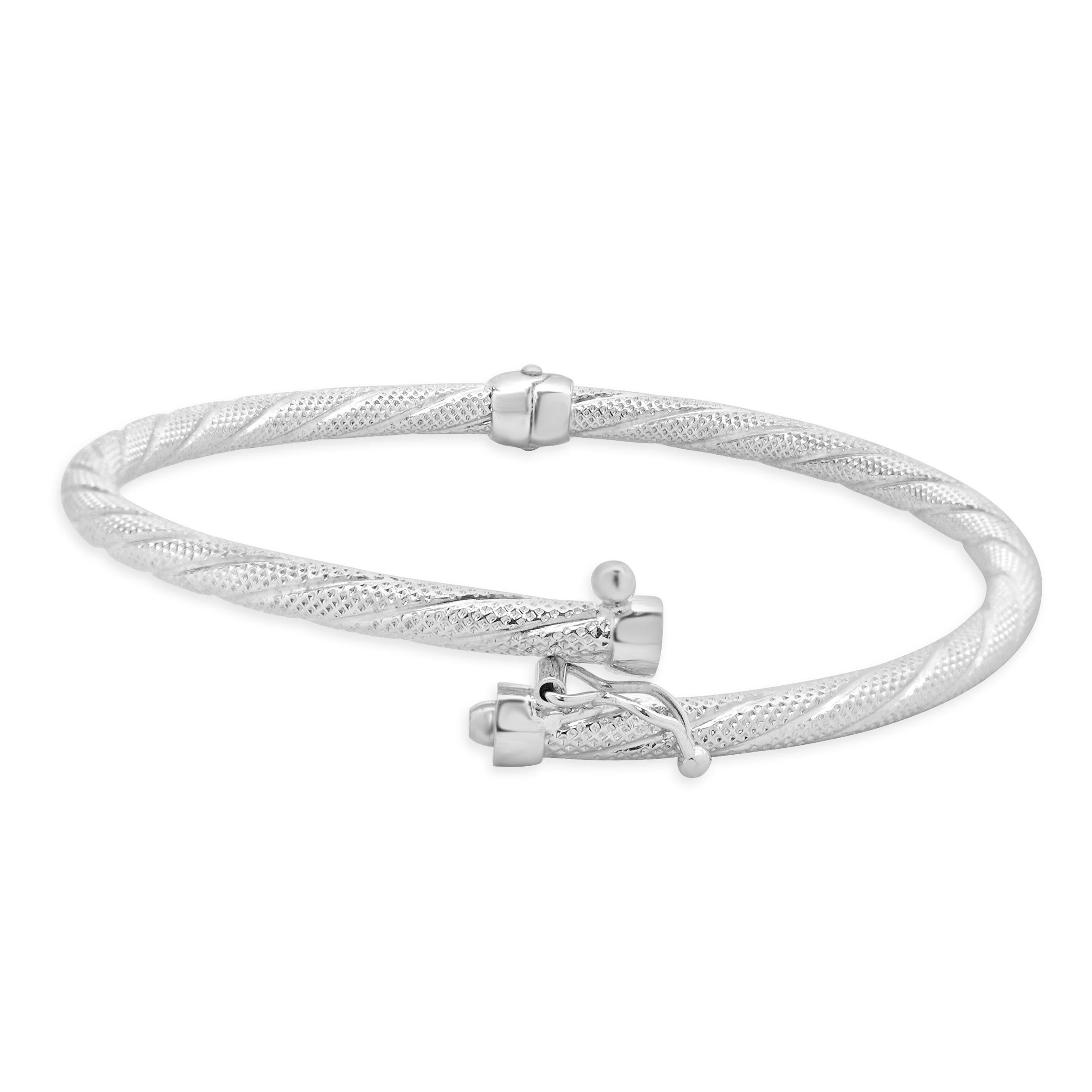 Unoaerre 18 Karat Weißgold Texturierter, gedrehter Armreif Damen im Angebot