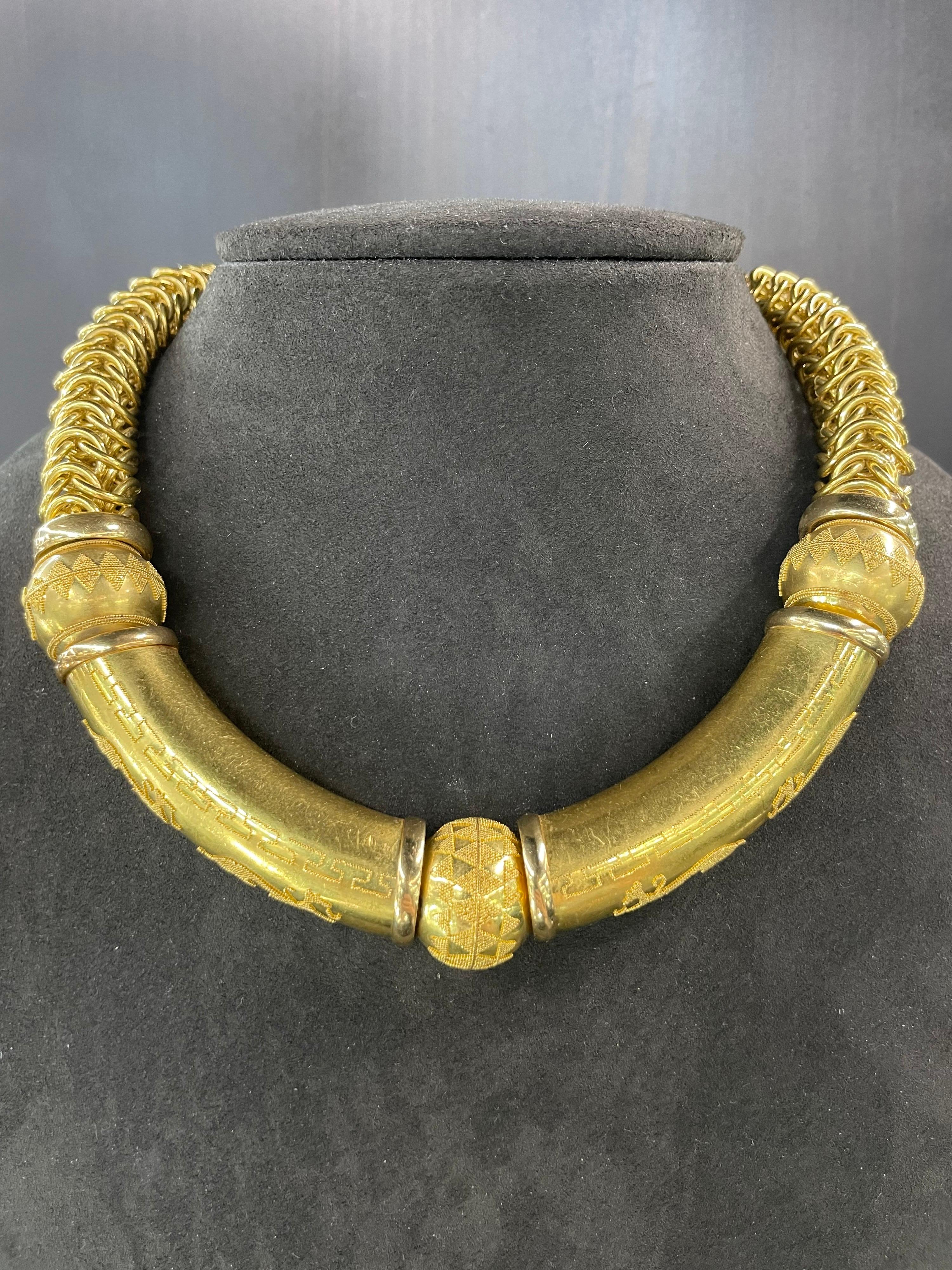 UnoAErre 18 Karat Gelbgold Halskette im ägyptischen Stil 146.2 Gramm Italien (Zeitgenössisch) im Angebot