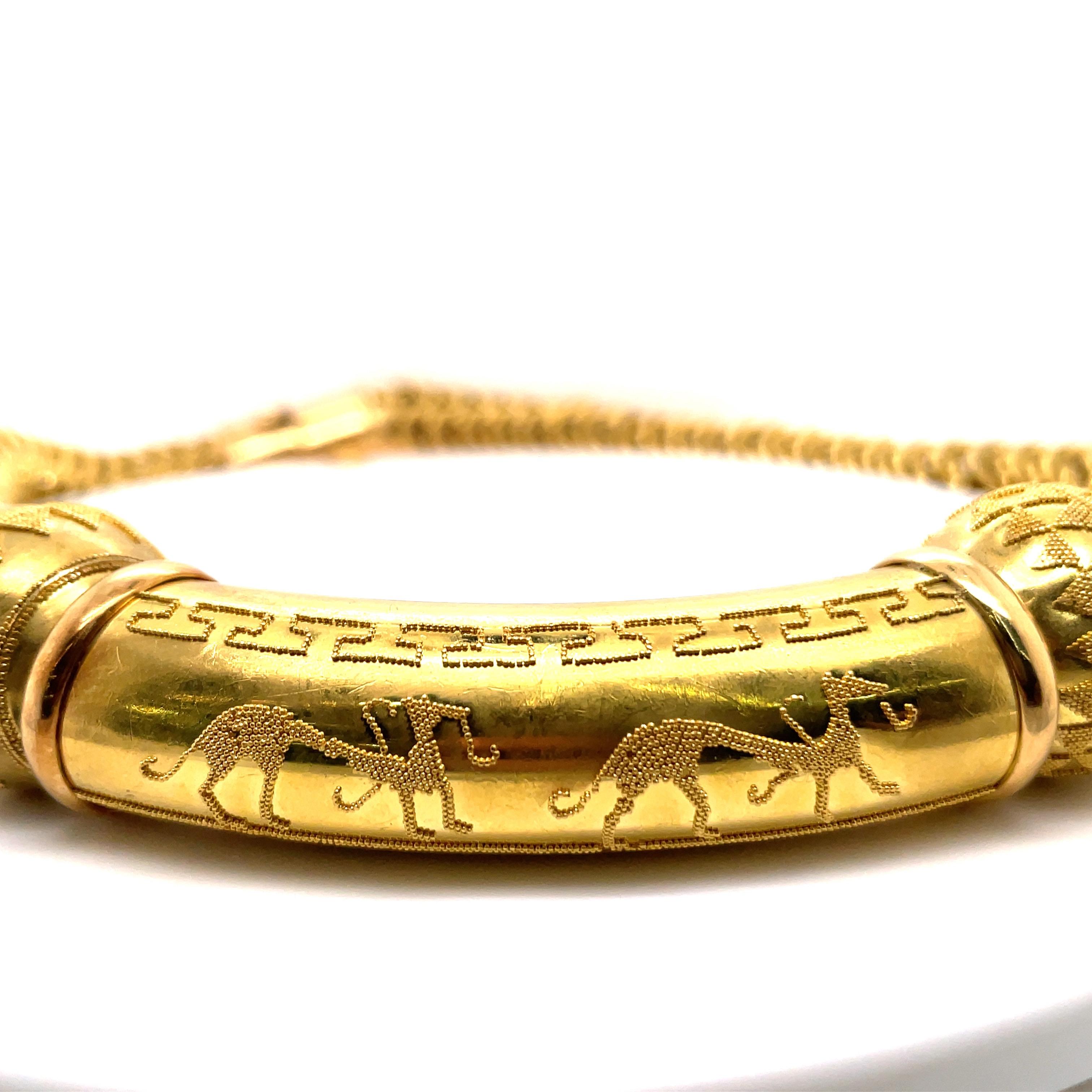 UnoAErre 18 Karat Gelbgold Halskette im ägyptischen Stil 146.2 Gramm Italien im Zustand „Hervorragend“ im Angebot in New York, NY