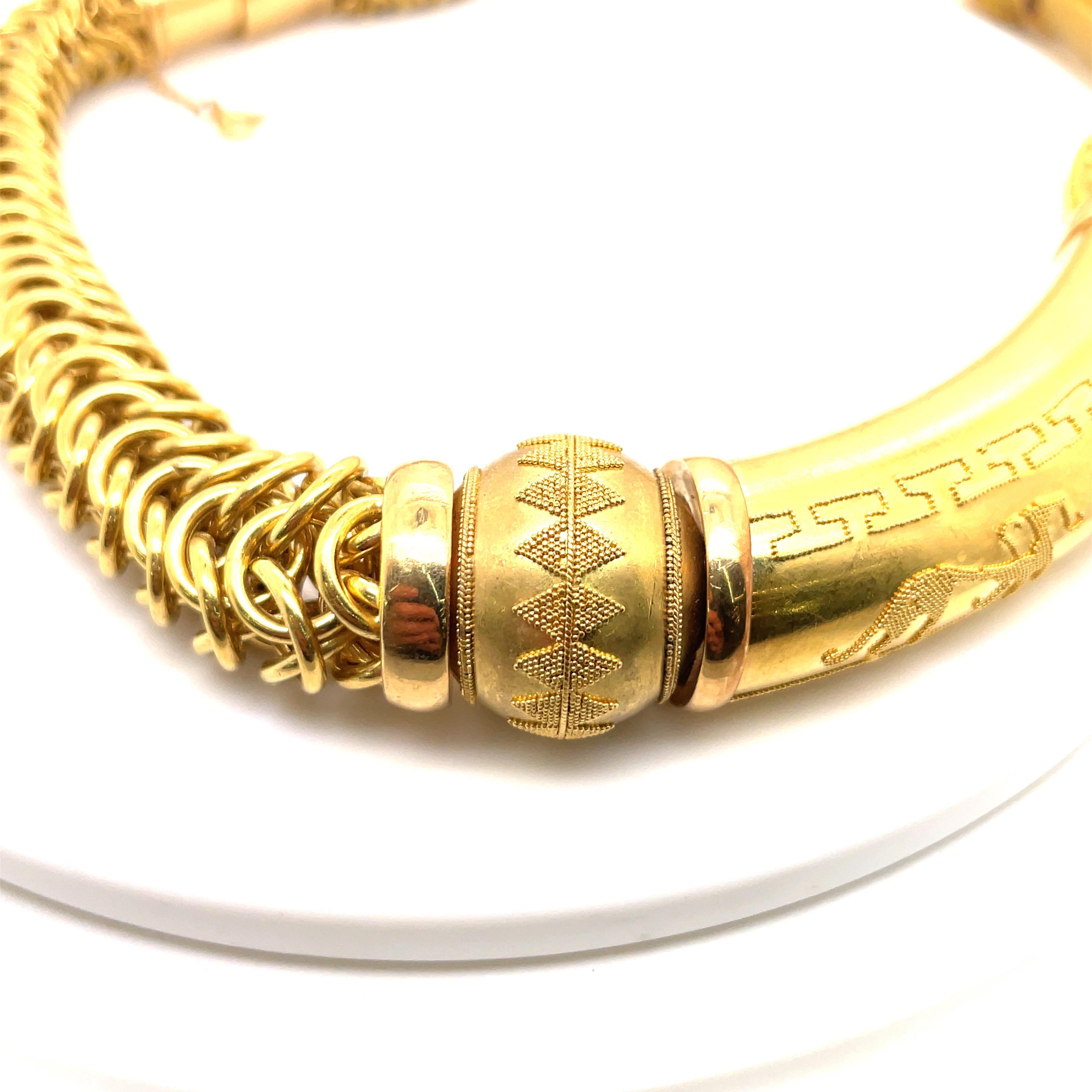 Women's UnoAErre 18 Karat Yellow Gold Egyptian Style Collar Necklace 146.2 Grams Italy For Sale