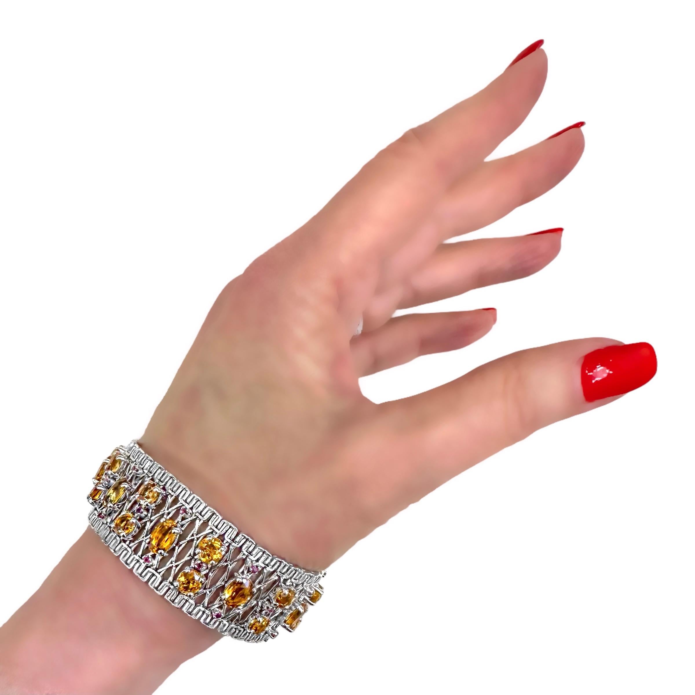 Unoaerre Pulsera de Oro Blanco de 18 K con Topacio Imperial y Rubíes en venta 6