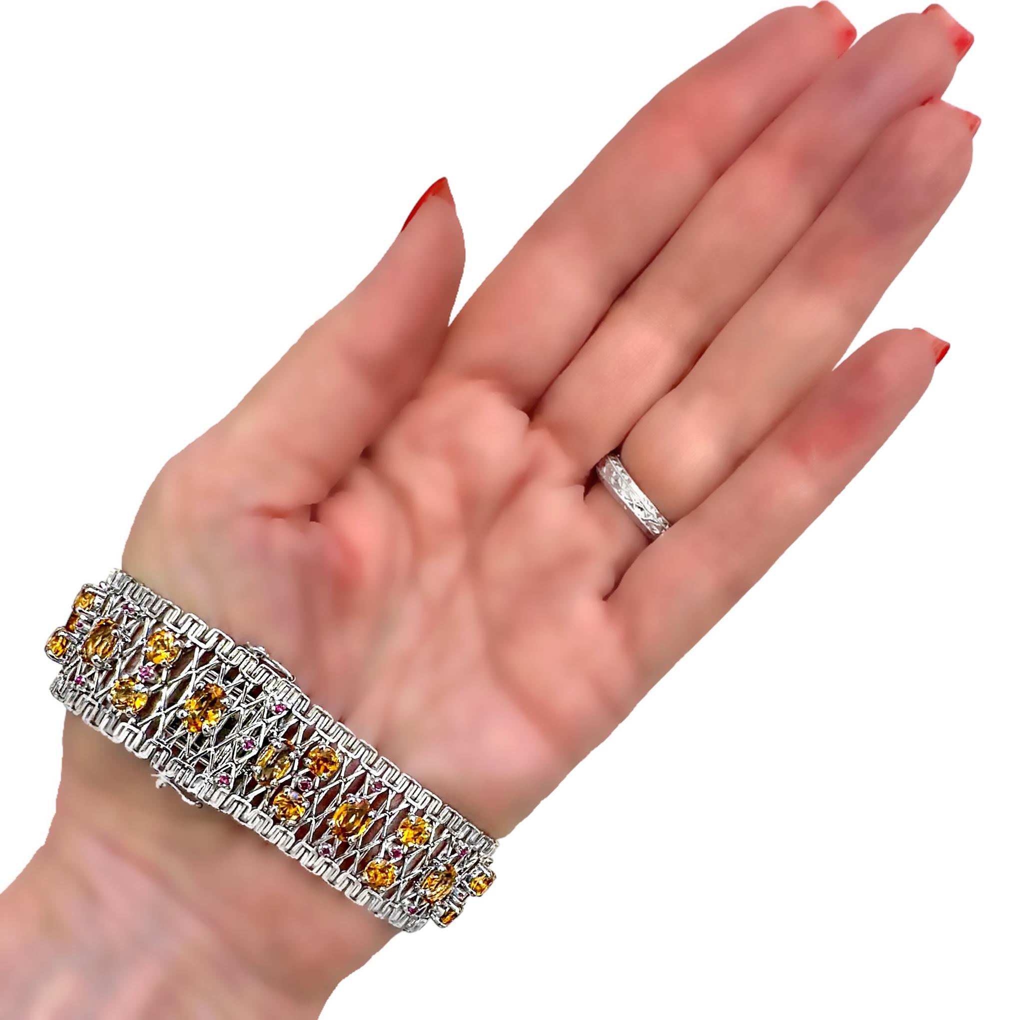 Unoaerre Pulsera de Oro Blanco de 18 K con Topacio Imperial y Rubíes en venta 7
