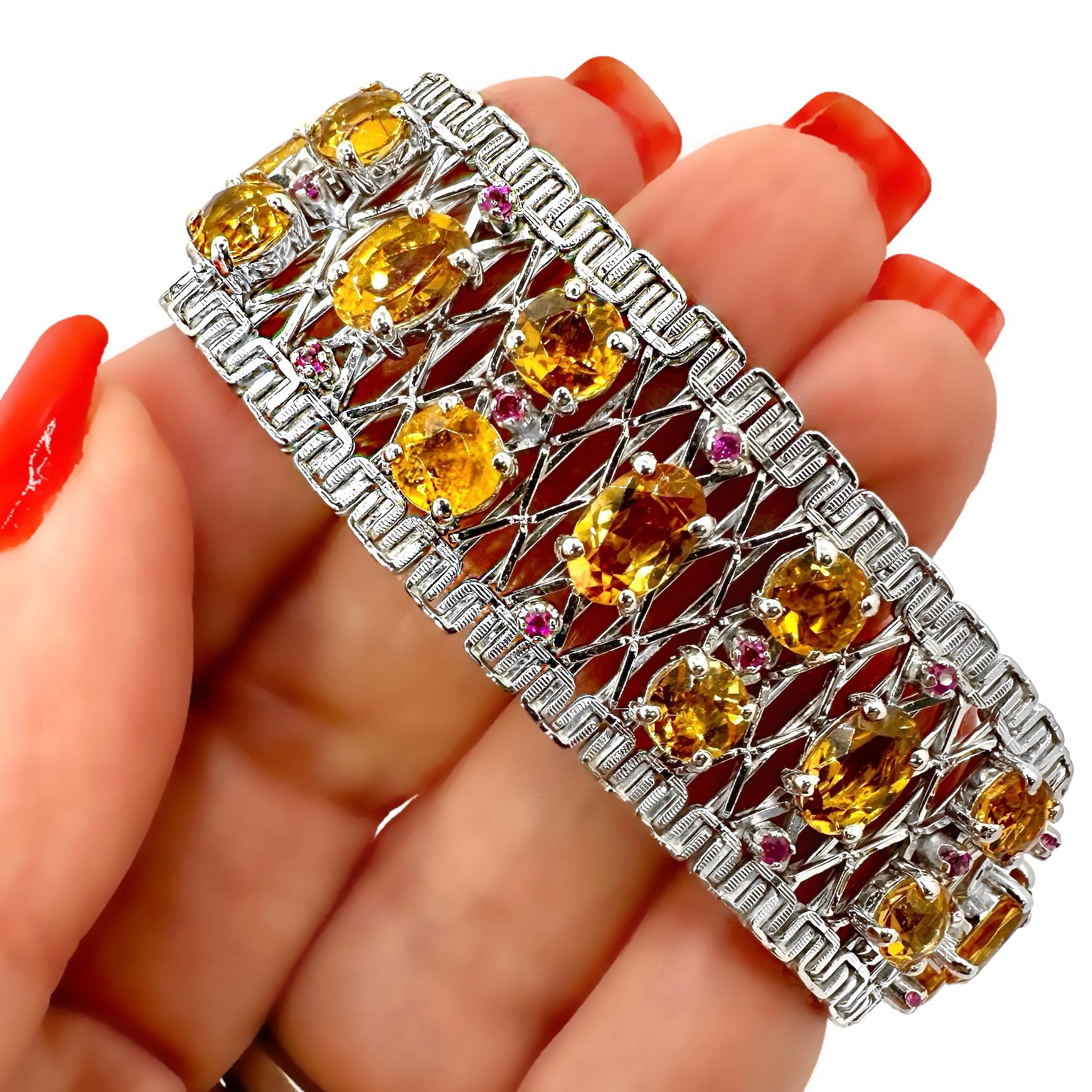Unoaerre Pulsera de Oro Blanco de 18 K con Topacio Imperial y Rubíes en Bueno estado para la venta en Palm Beach, FL