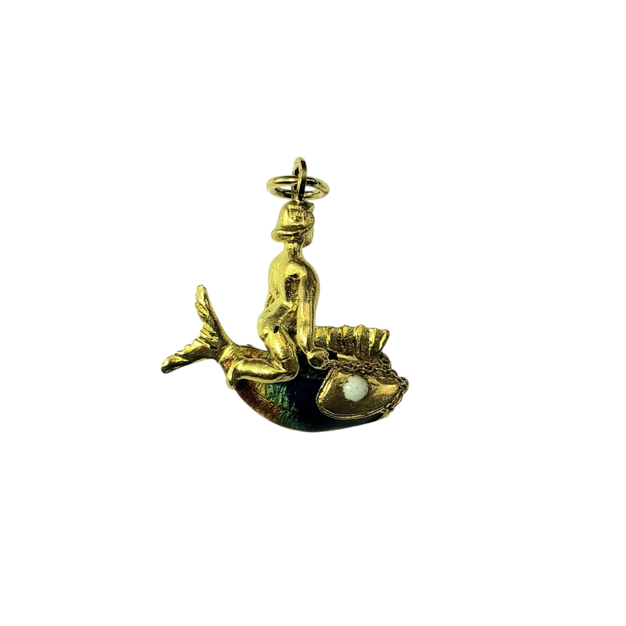 UnoAErre Or jaune 18K Poseidon Riding Enamel Fish Charm #21161 Bon état - En vente à Washington Depot, CT