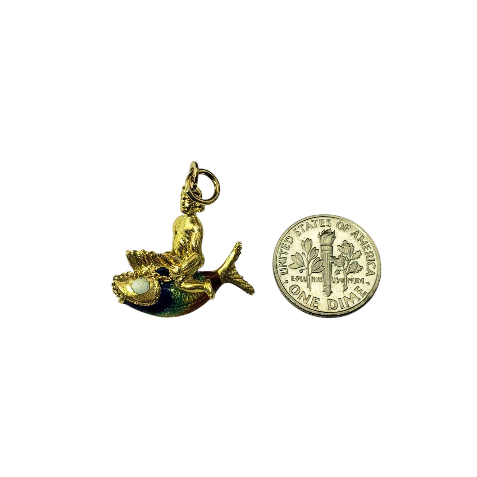 UnoAErre Or jaune 18K Poseidon Riding Enamel Fish Charm #21161 Pour femmes en vente