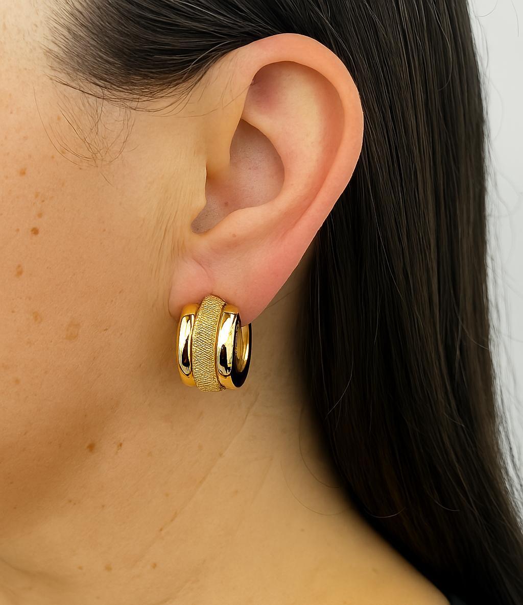 UnoAErre - Orecchini a cerchio in oro giallo 14k con tubo largo e testurizzato da 25mm in vendita 7