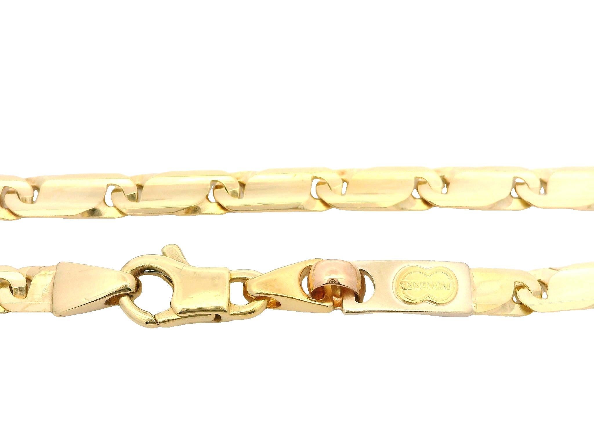 Materiale: Oro giallo massiccio a 18 carati con accenti in oro bianco e rosa a 18 carati
Peso: 18,95 grammi
Tipo di catena: Catena a maglie piatte A Link
Lunghezza della catena: 19,75