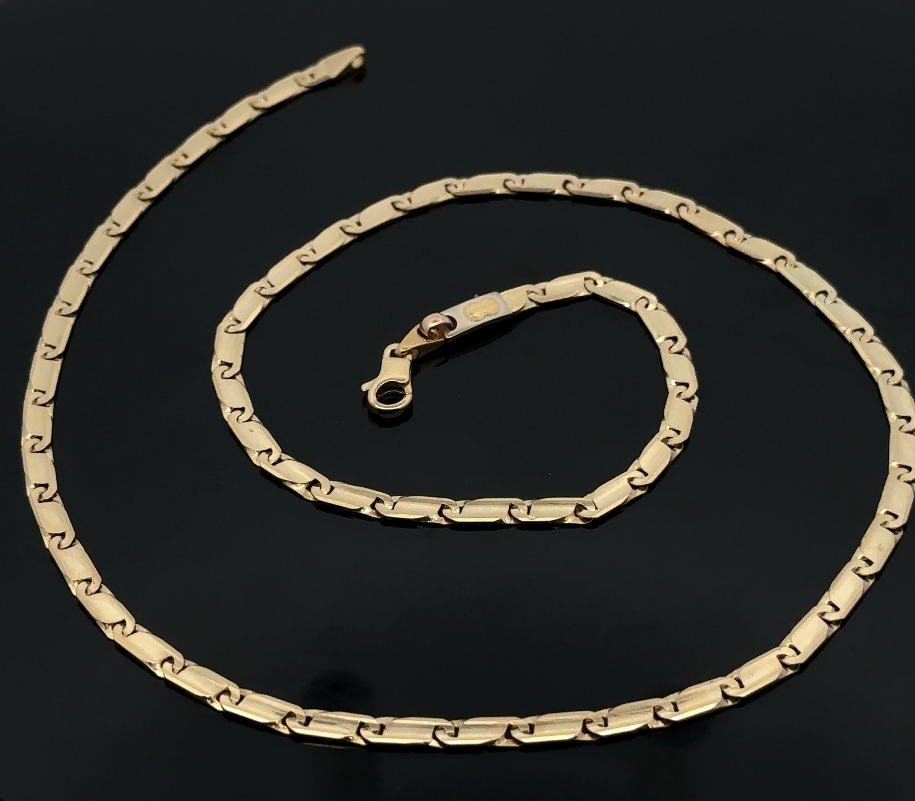 UnoAErre è una collana italiana in oro massiccio 18k con catena a maglie piatte e lucide. in vendita 1