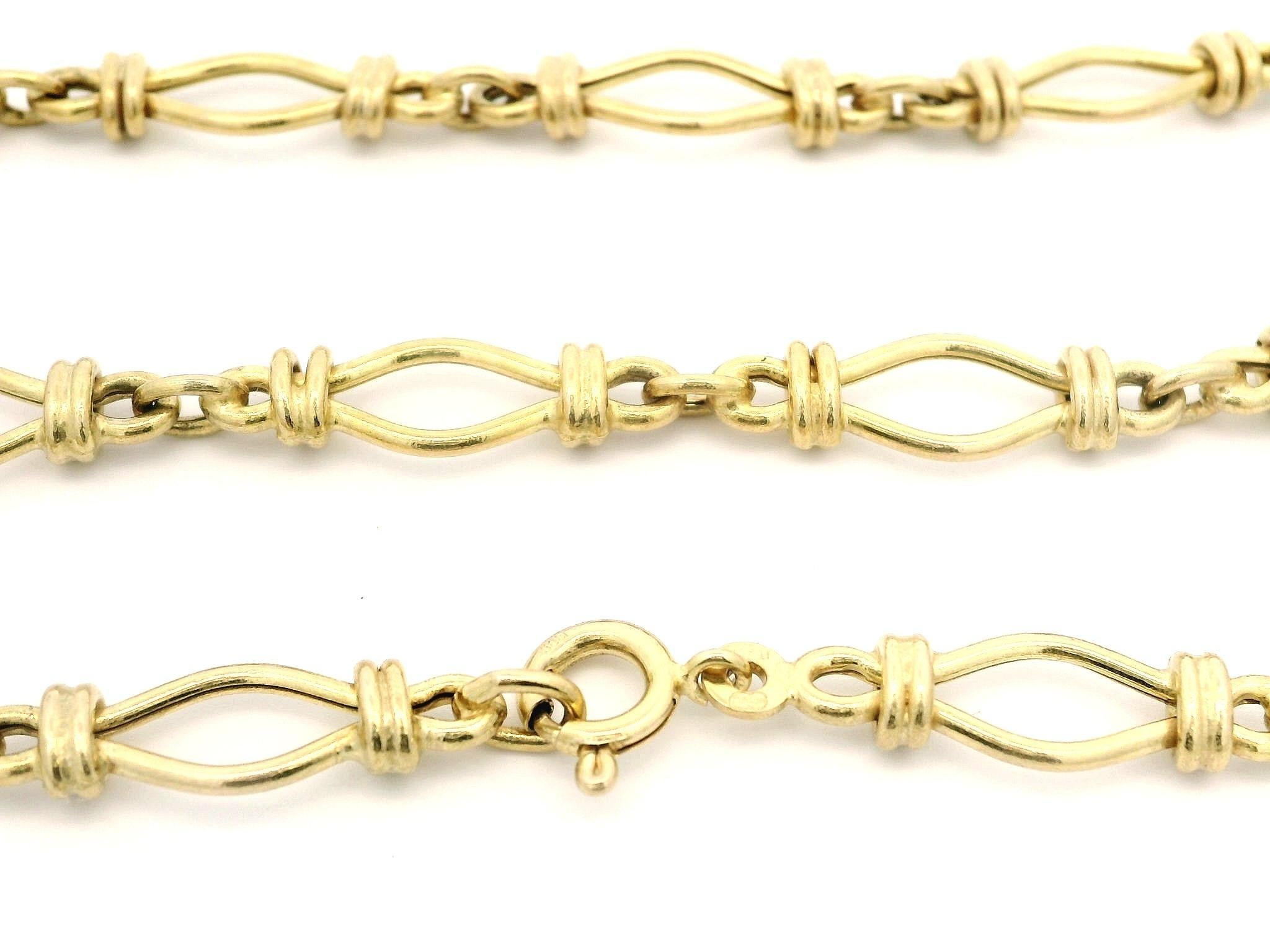 UnoAErre è una collana a catena aperta in oro giallo massiccio 14k lunga 36