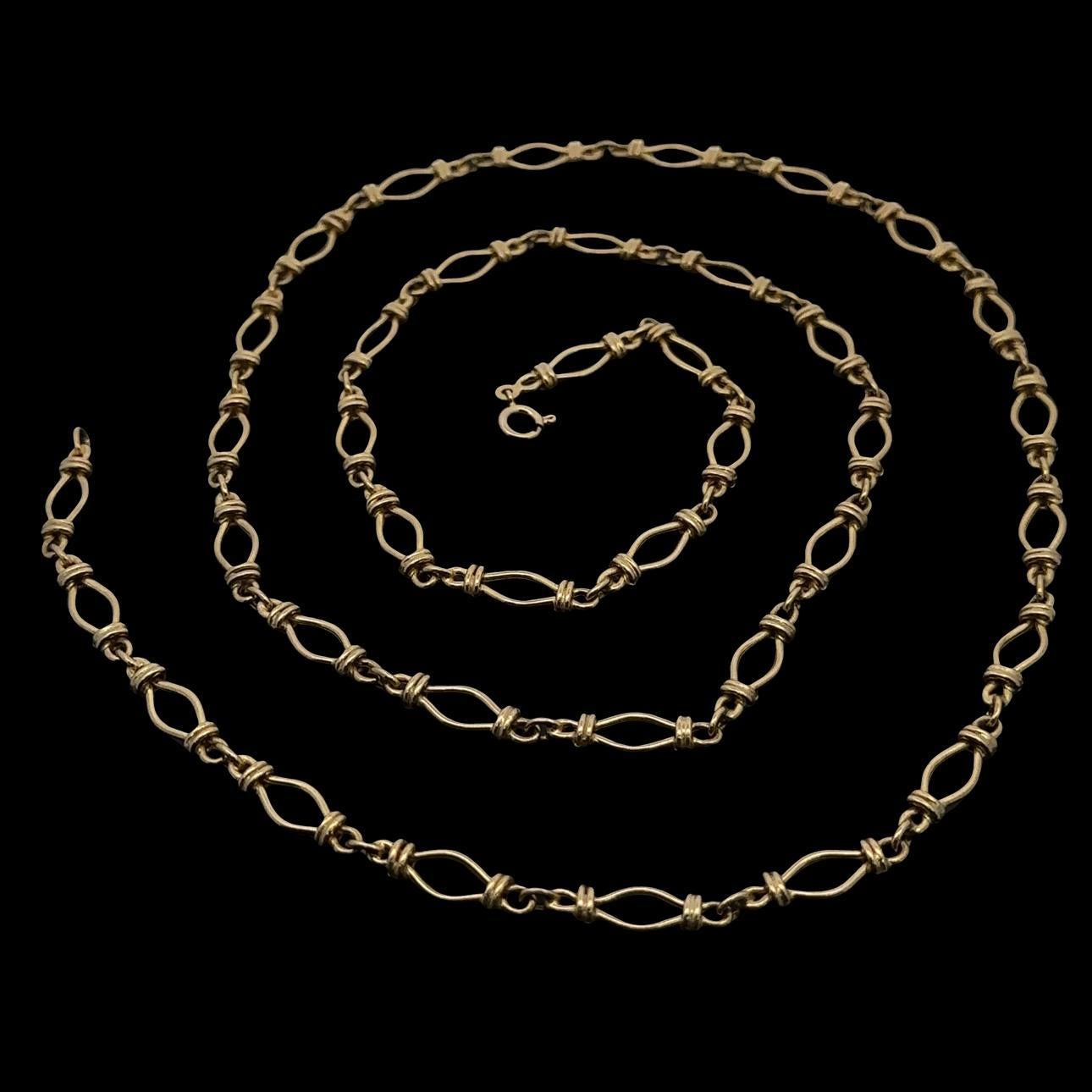 UnoAErre è una collana a catena aperta in oro giallo massiccio 14k lunga 36