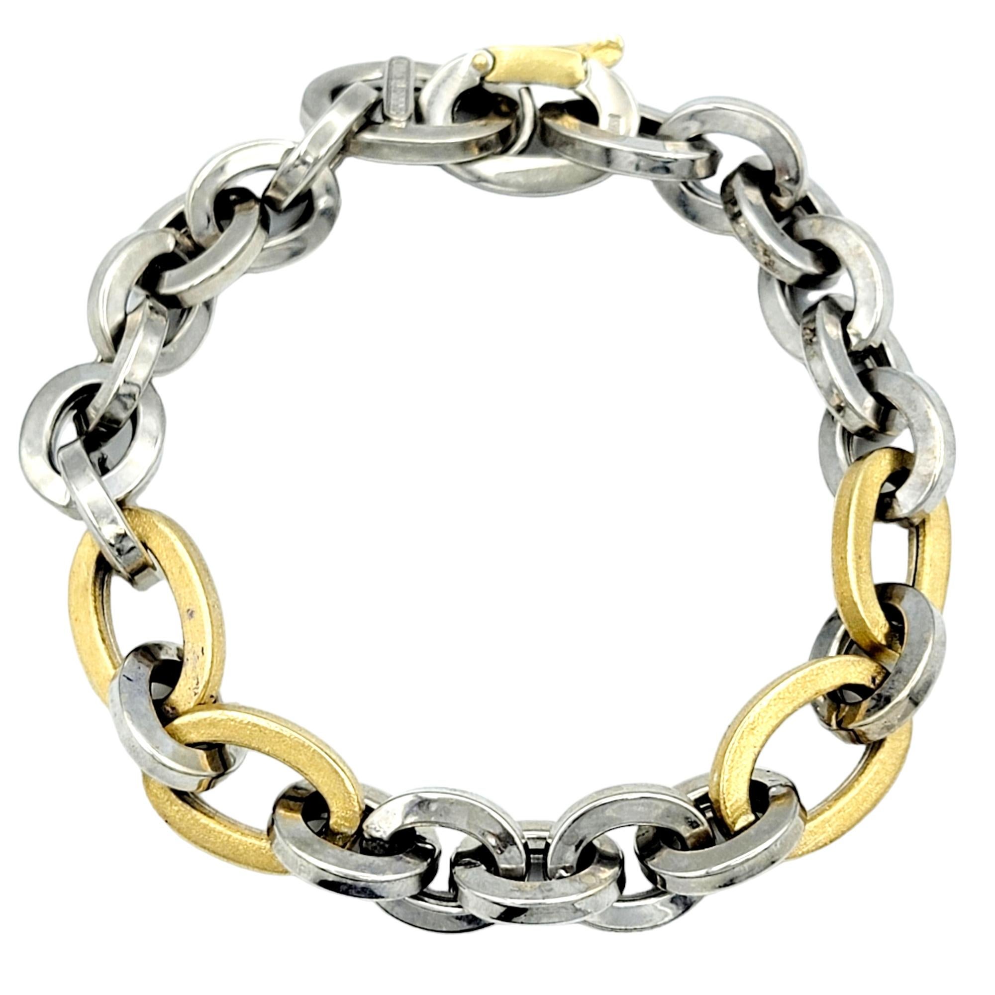 Contemporary Unoaerre Large Chunky Two-Tone Chain Link Bracelet in 18 Karat Gold For Sale