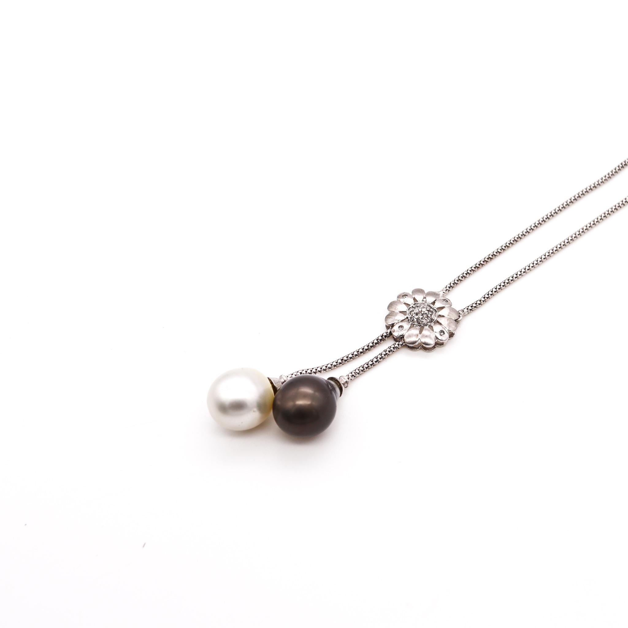 UnoAerre Lariat Halskette aus 18 Karat Gold mit Diamanten, schwarz-weißen Südseeperlen und Diamanten Damen im Angebot