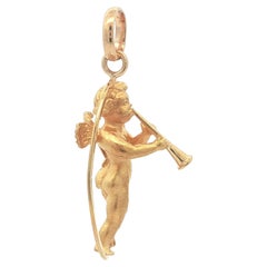 UnoAErre Vintage 18k Yellow Gold Cherub Angel In Open Oval Halo Charm Pendant