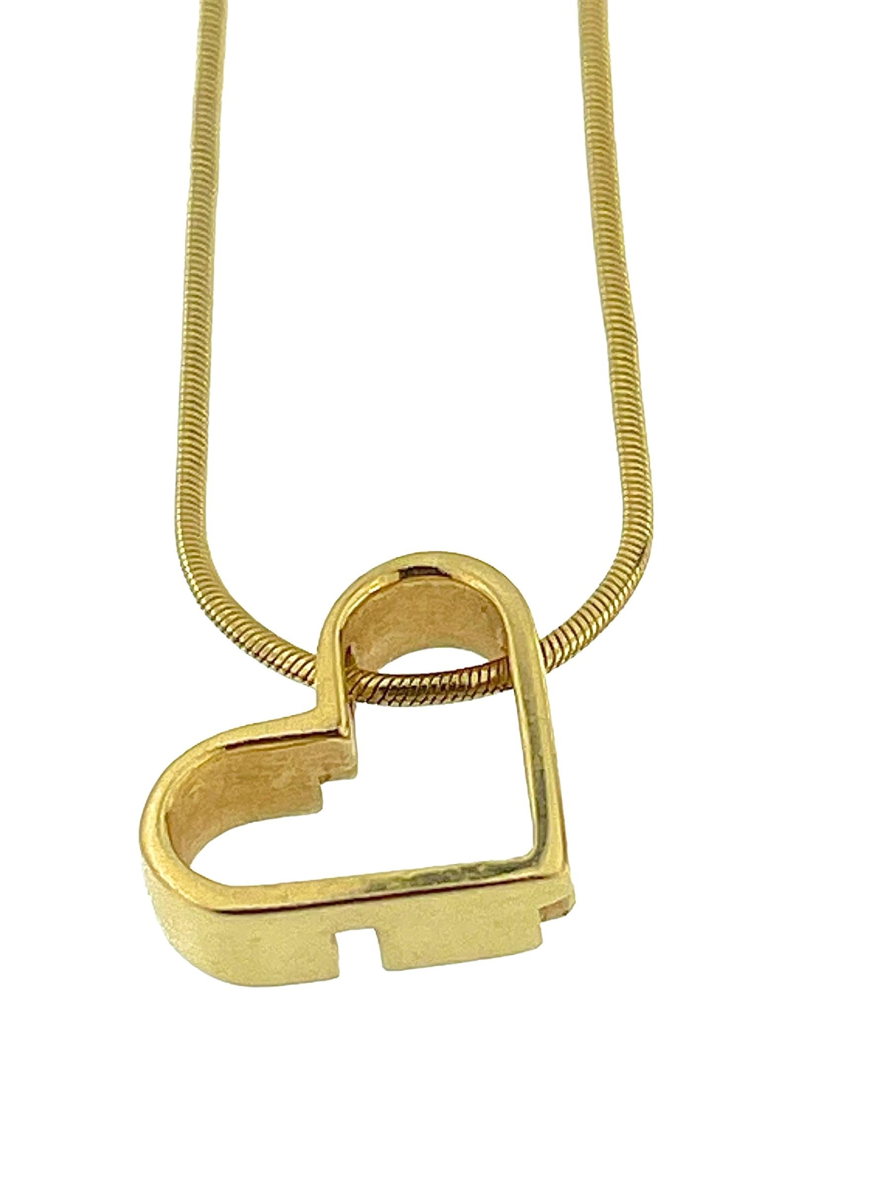 Modern UnoAErre Yellow Gold Necklace with Heart Pendant For Sale