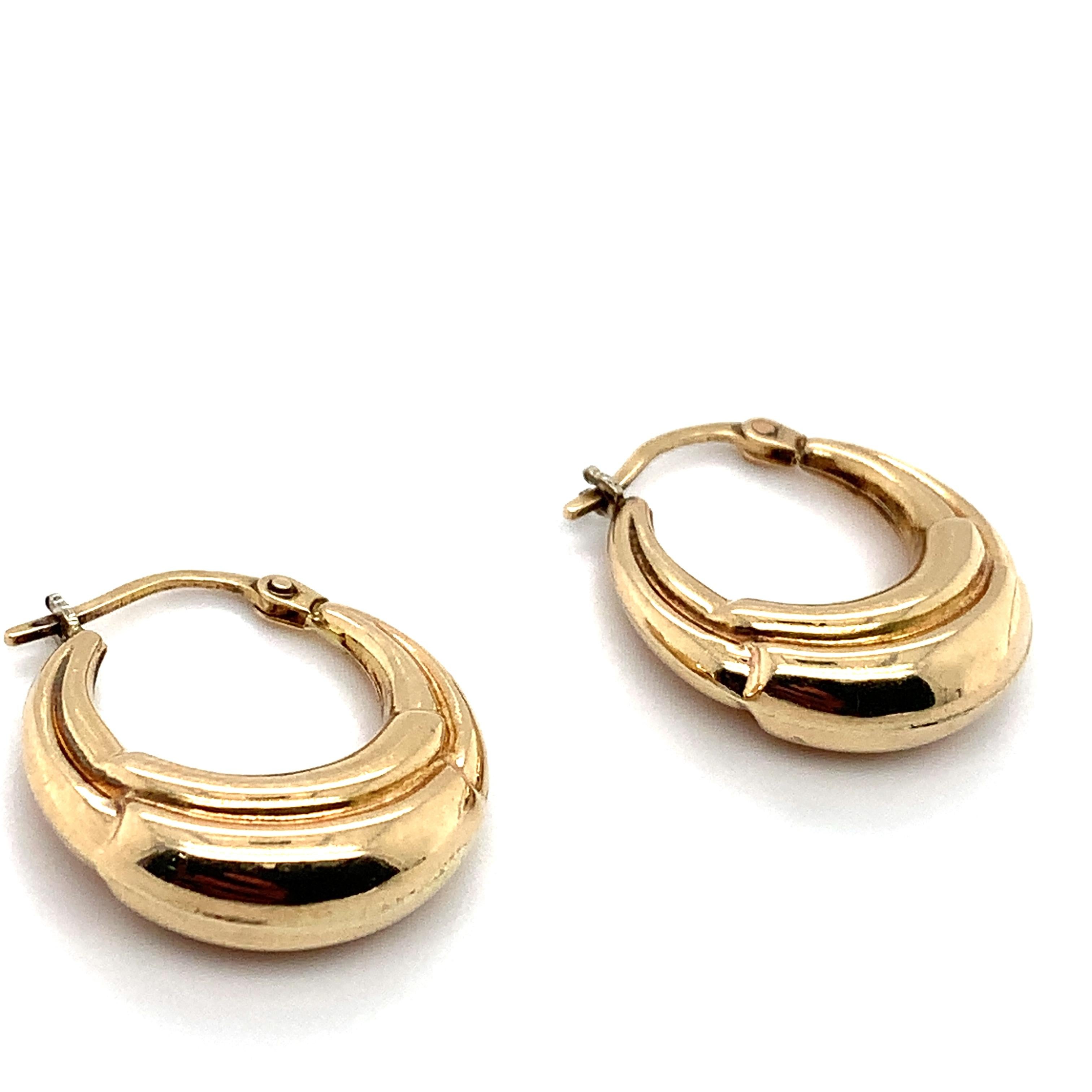 Unoaerre Gelbgold kleine klobige Ohrringe Italien im Angebot 1