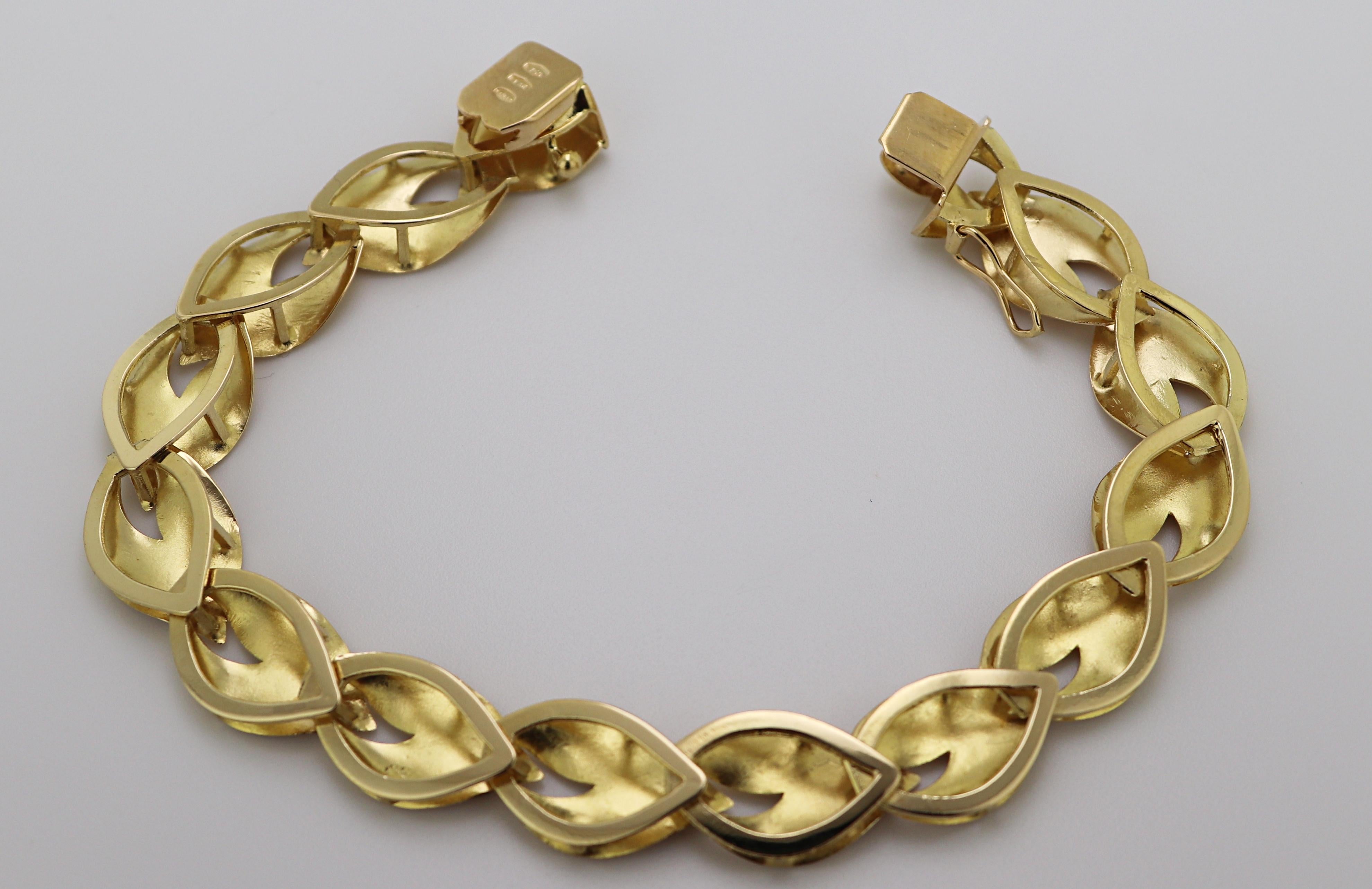 UNOAerrie 18K Yellow Gold Leaf Link Bracelet In Good Condition For Sale In Pleasant Hill, CA