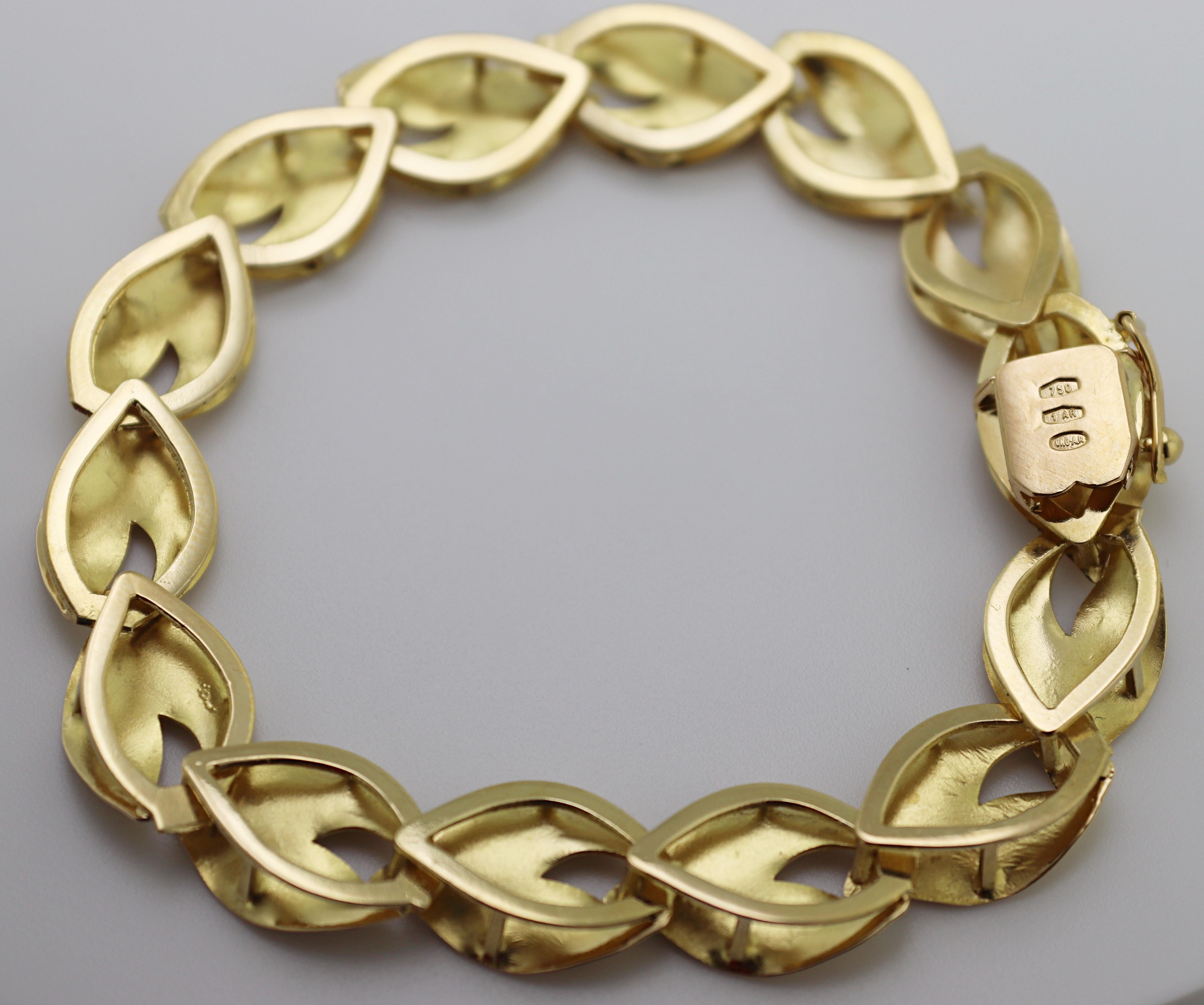 UNOAerrie 18K Yellow Gold Leaf Link Bracelet For Sale 3