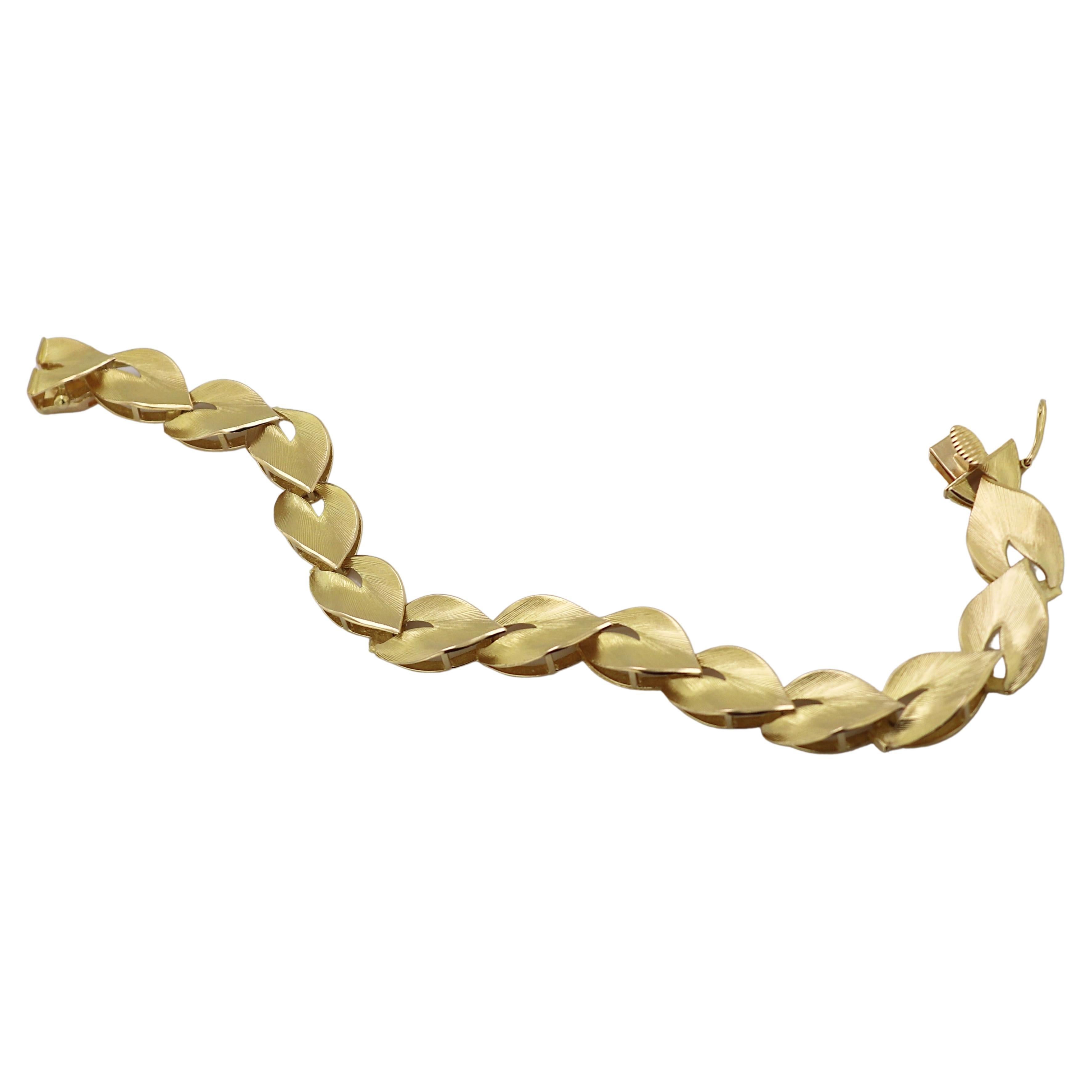 UNOAerrie 18K Yellow Gold Leaf Link Bracelet For Sale