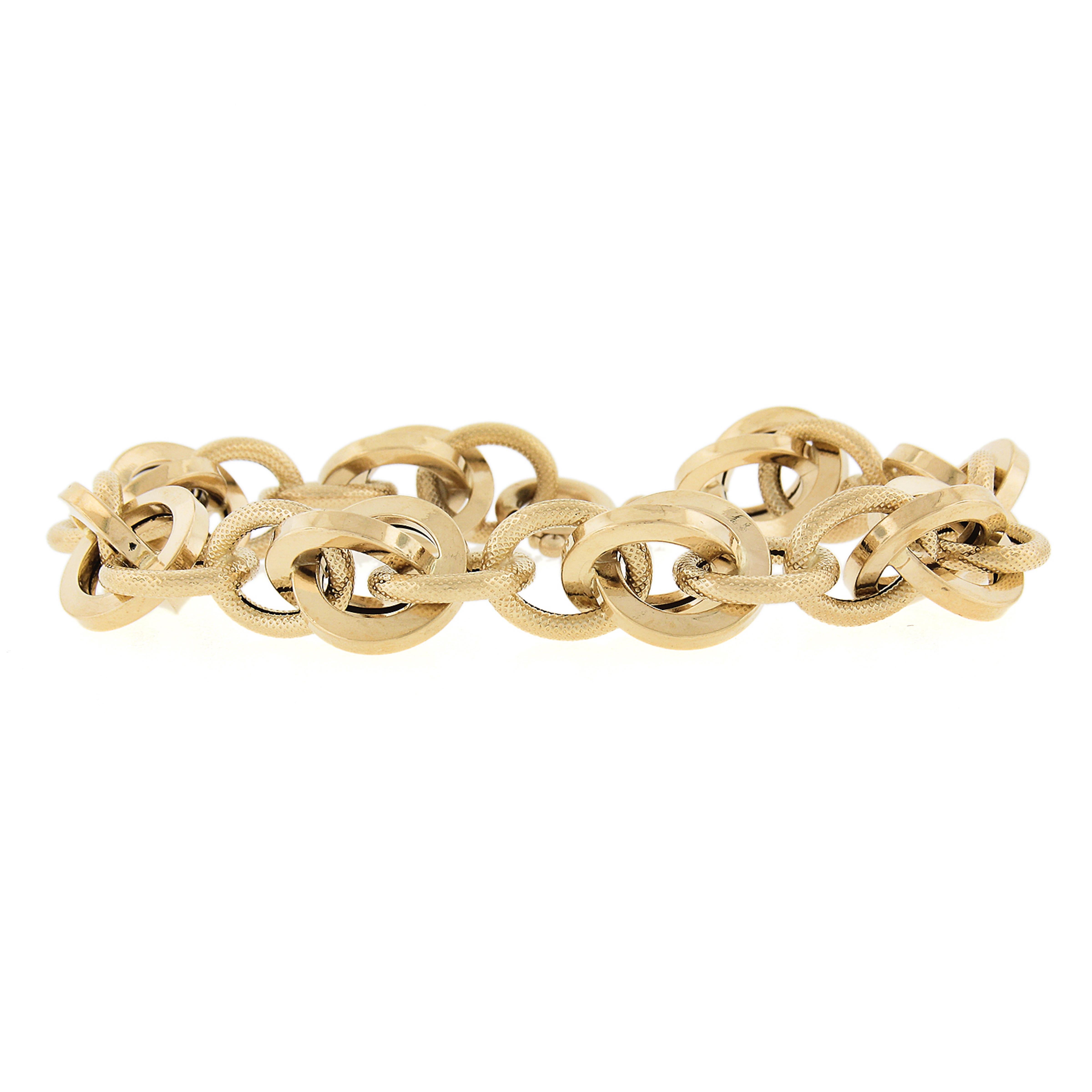 Women's or Men's UNOEARRE 18k Gold Textured & Polished Interlocking Round Link Chain Bracelet For Sale