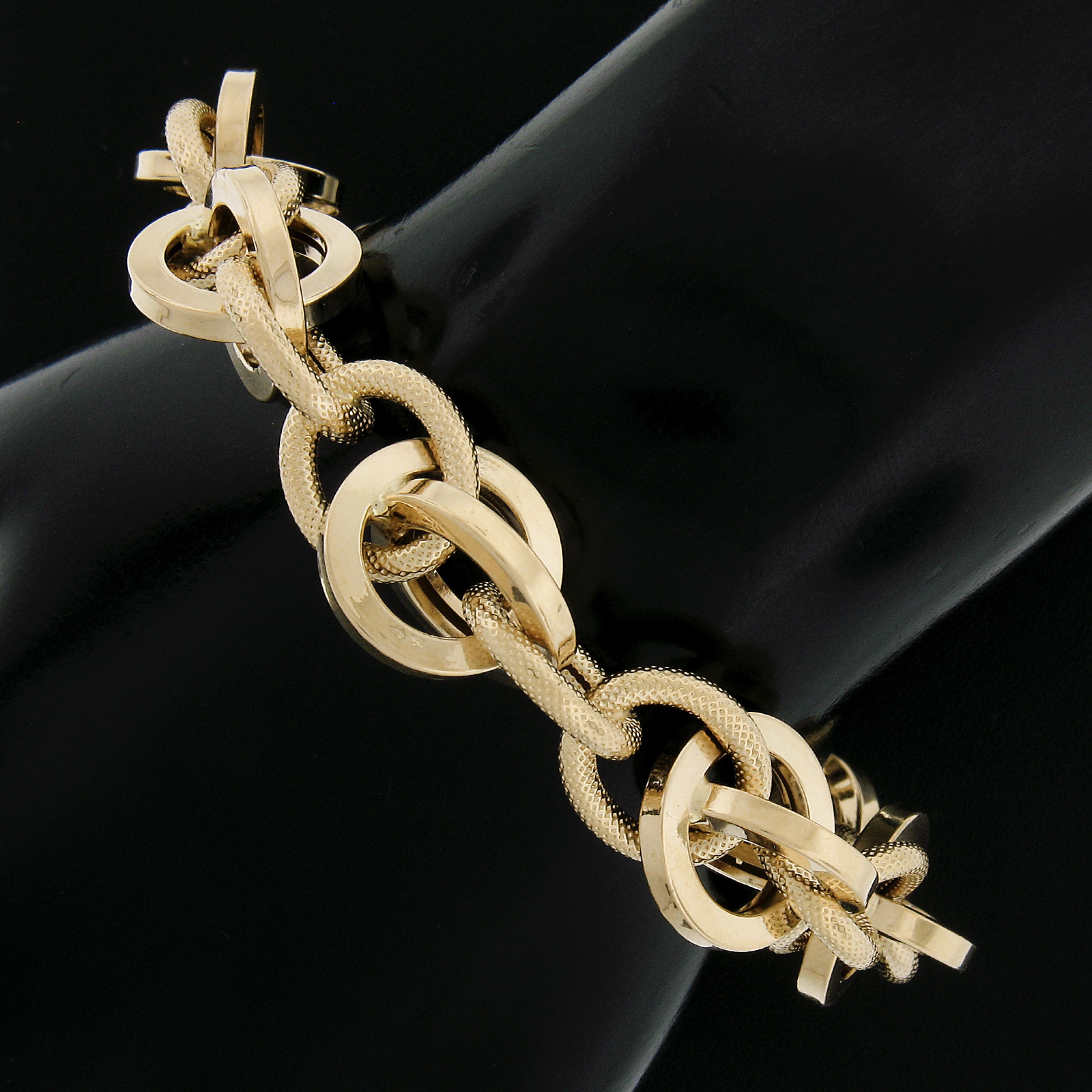 UNOEARRE 18k Gold Textured & Polished Interlocking Round Link Chain Bracelet For Sale 1