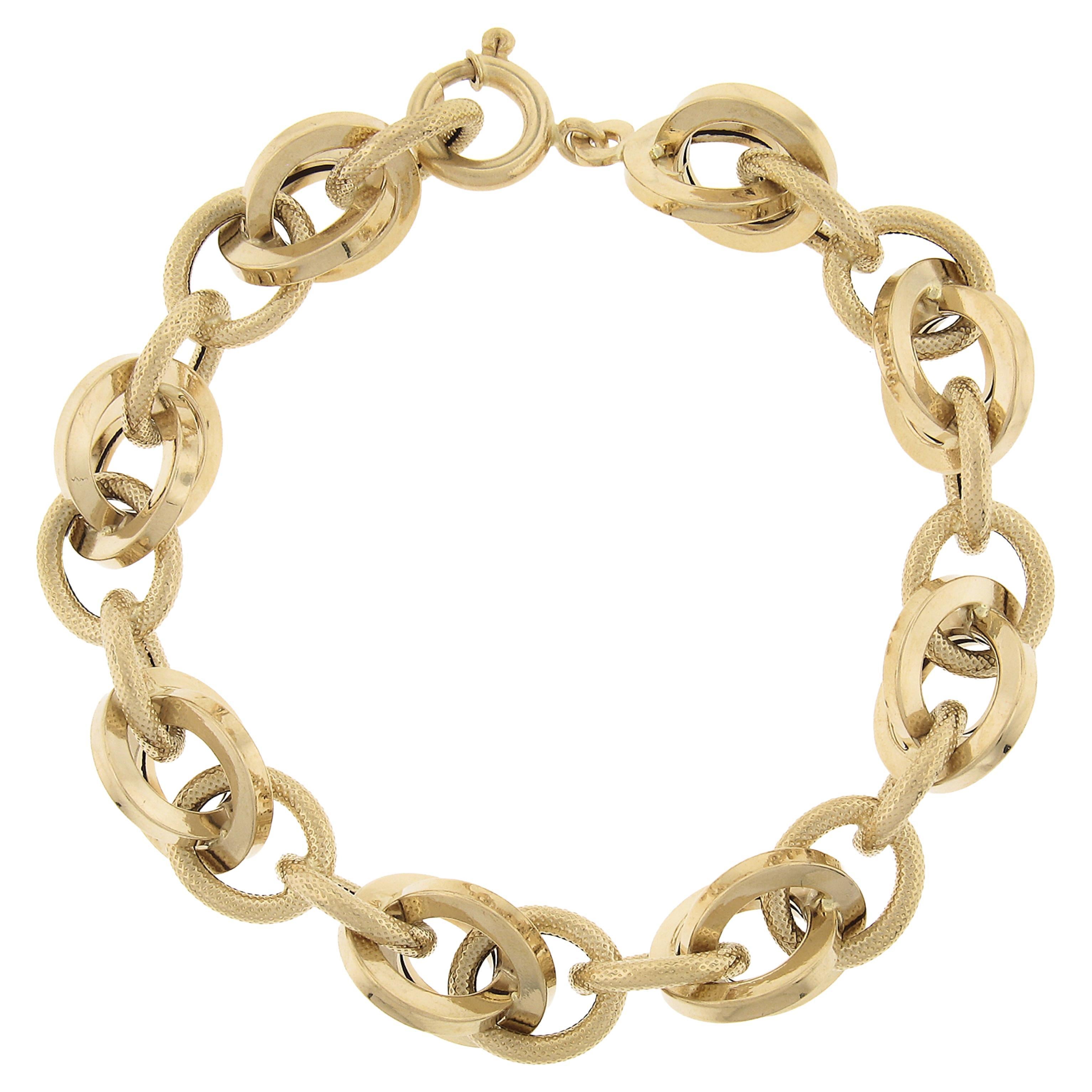 UNOEARRE 18k Gold Textured & Polished Interlocking Round Link Chain Bracelet For Sale