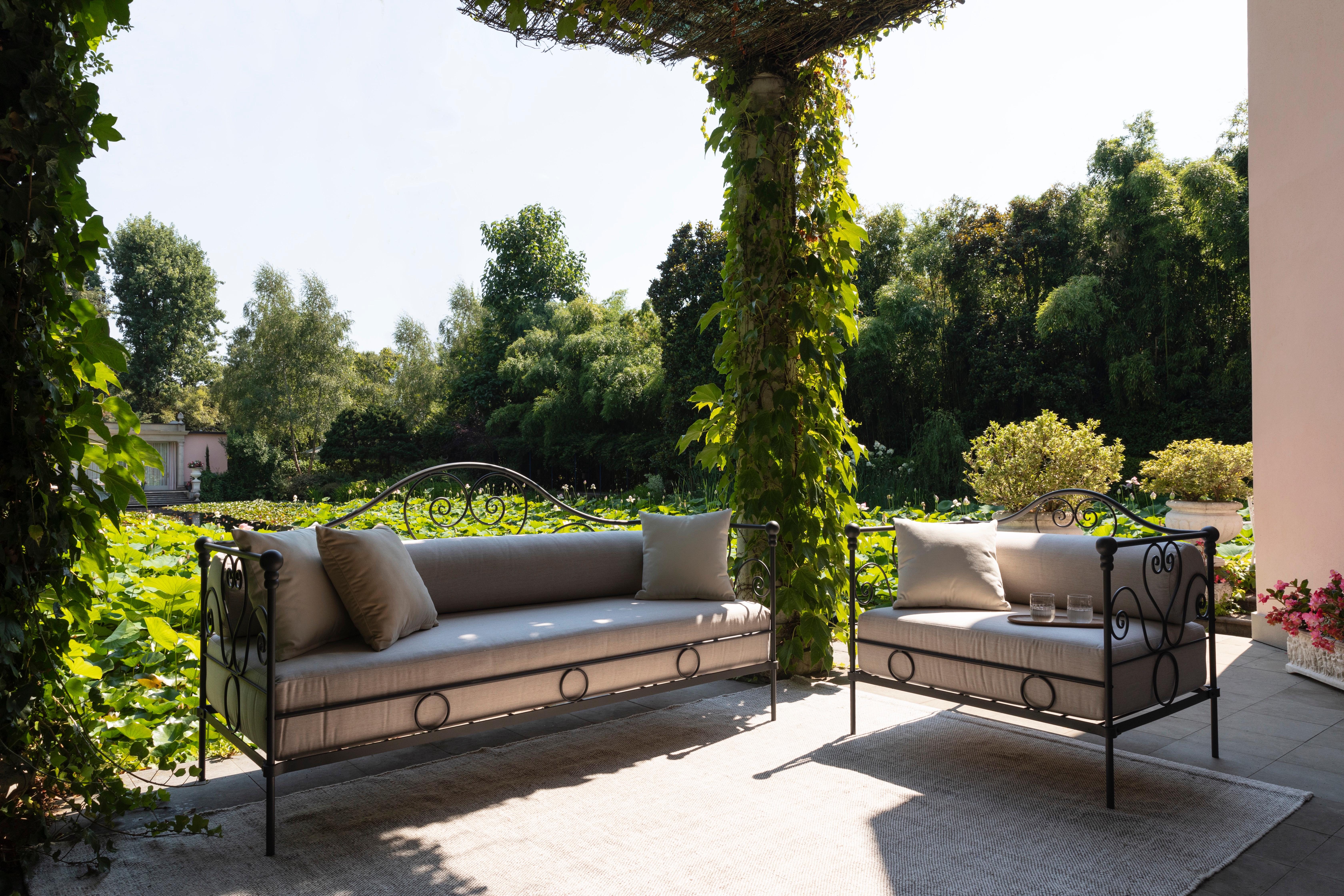 Unopiu' Aurora Sofa Outdoor Collection In New Condition For Sale In Brooklyn, NY