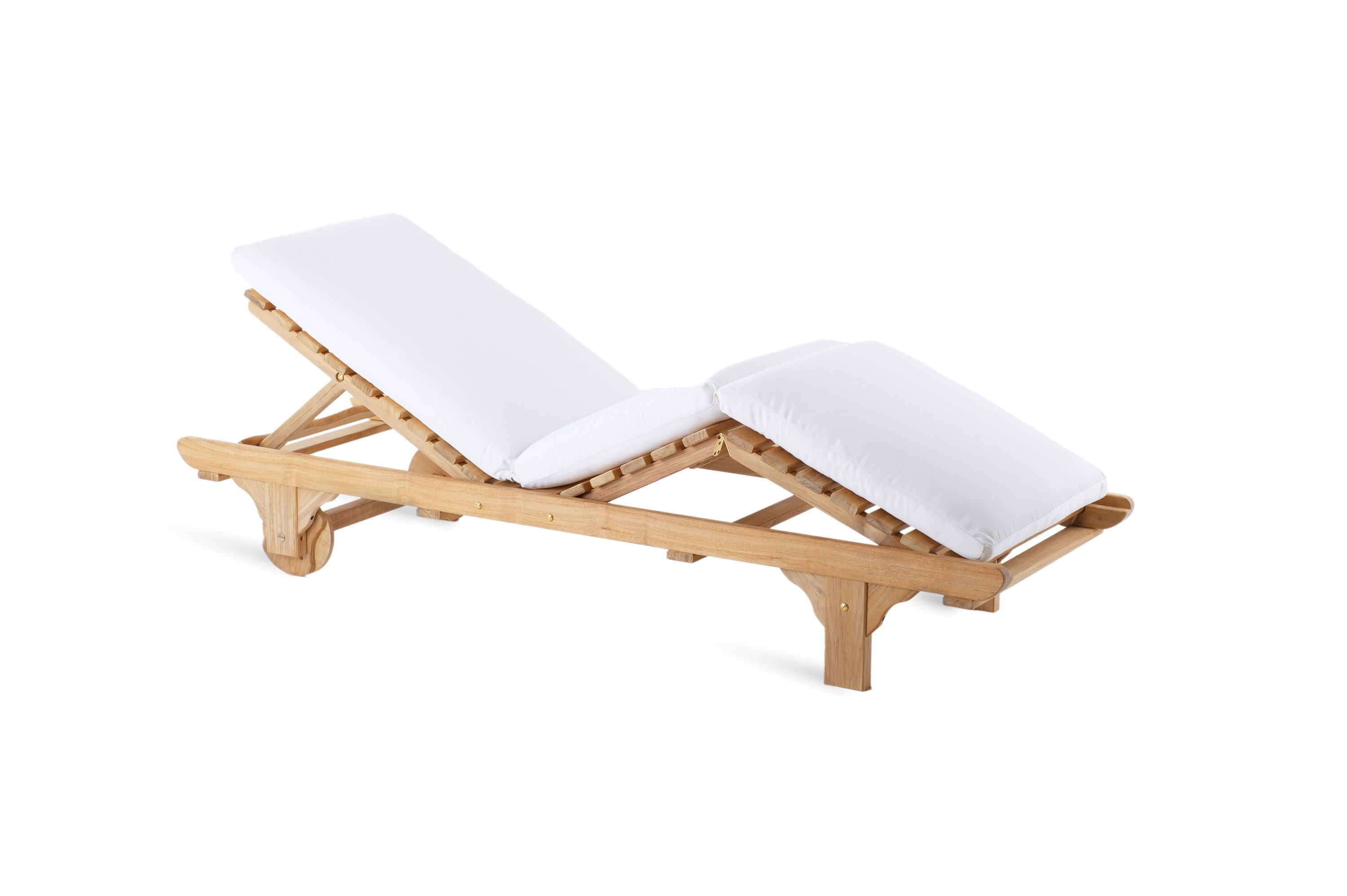 Contemporary Unopiu' Chelsea Sunlounger Outdoor Collection For Sale