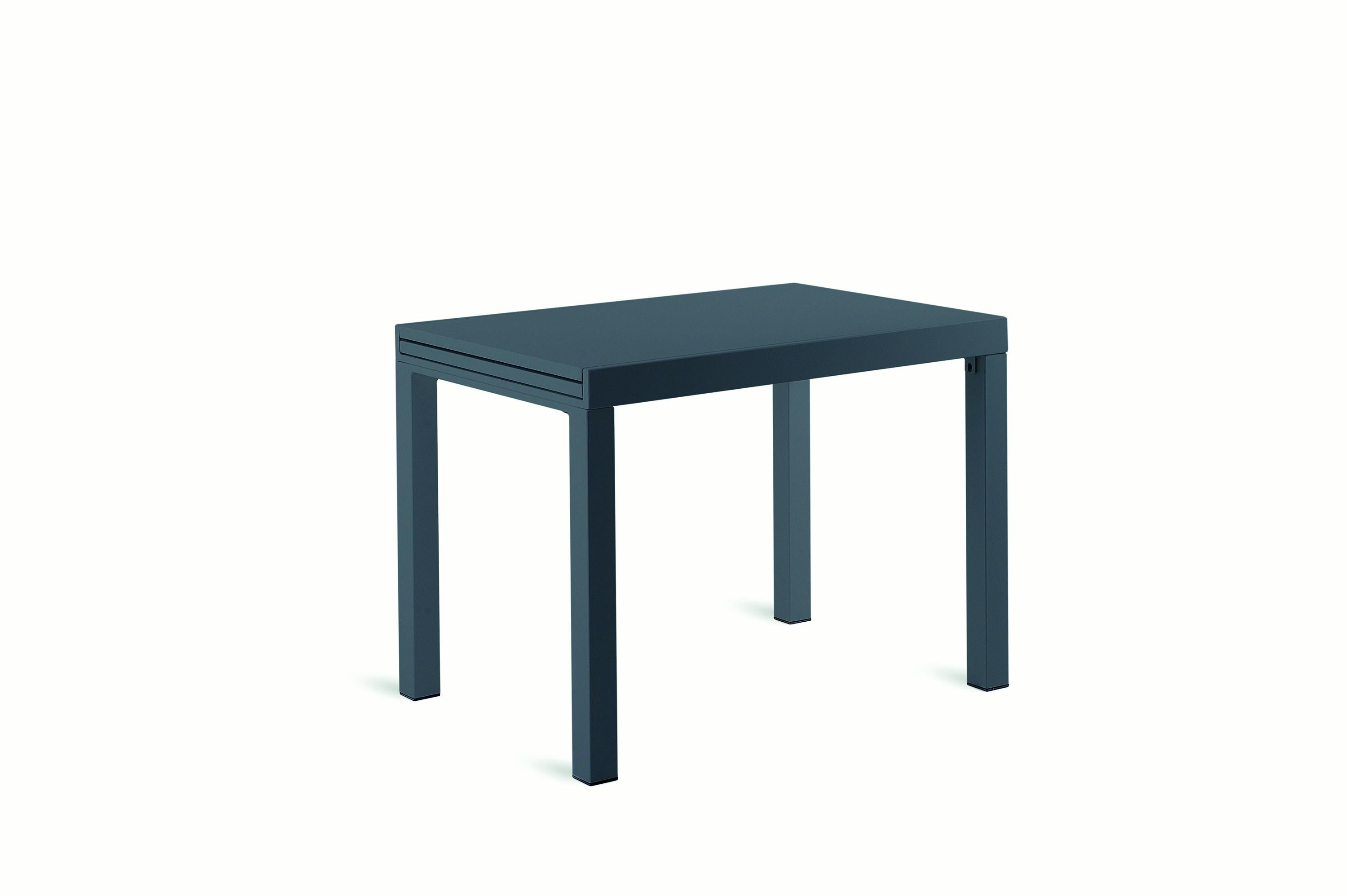 Unopiu' Conrad Table Outdoor Collection In New Condition For Sale In Brooklyn, NY