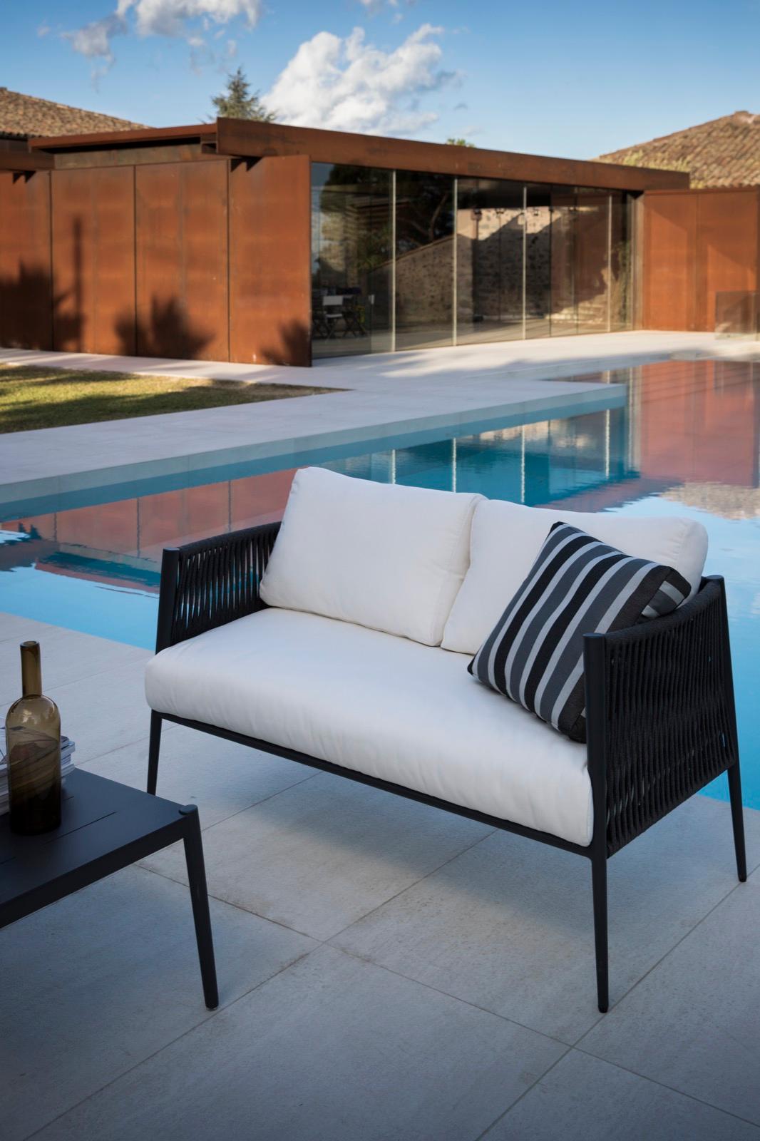 Unopiu' Luce Sofa Outdoor Collection In New Condition For Sale In Brooklyn, NY