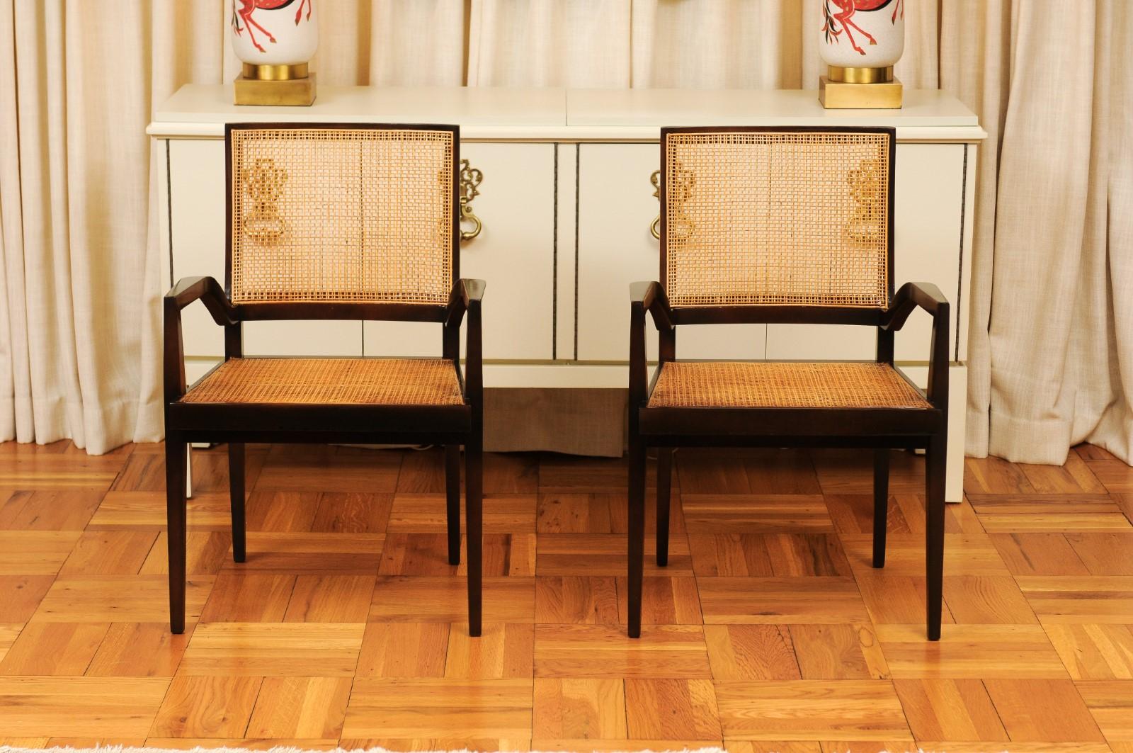 Milieu du XXe siècle Ensemble ingal de 8 chaises de salle  manger en rotin de Michael Taylor, datant d'environ 1960-assise en rotin en vente