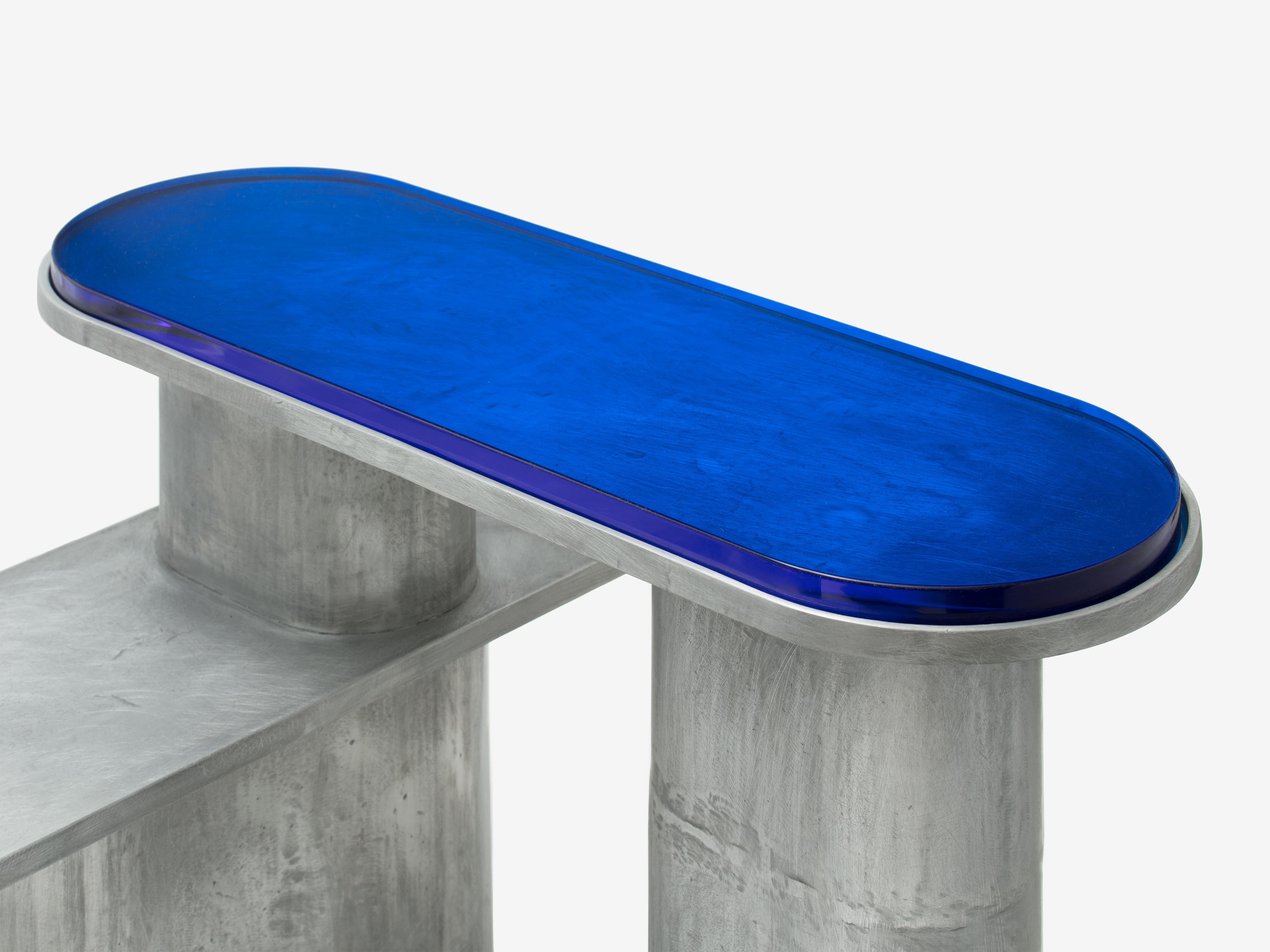 Blauer schräger Tisch von Jeonghwa Seo im Zustand „Neu“ im Angebot in Pireaus-Athens, Greece