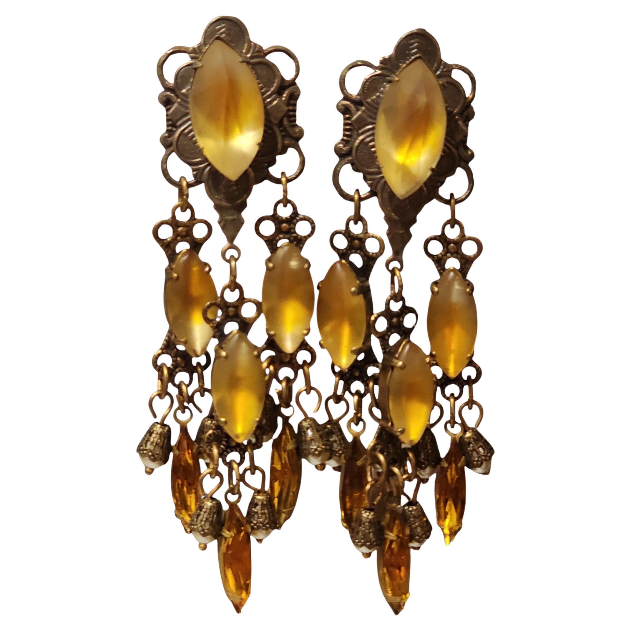 Unsigned 1960s Amber Glass Dangle Chandelier Clip-On Earrings en vente