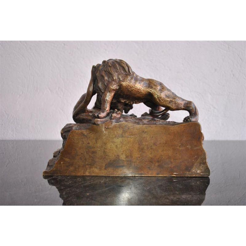Unsigned 19th century animal bronze with medal patina lions. No foundry mark. Dimension height 21 cm width 31 cm depth 11 cm.

Additional information:
Material: Bronze.