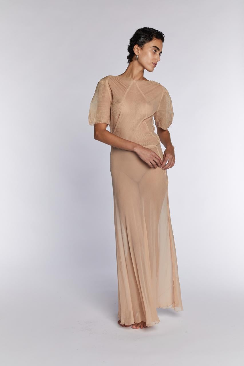 Robe en mousseline de soie blush non signée, années 1930 en vente 5