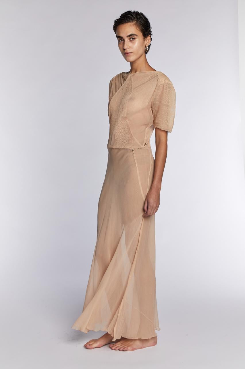Robe en mousseline de soie blush non signée, années 1930 en vente 2