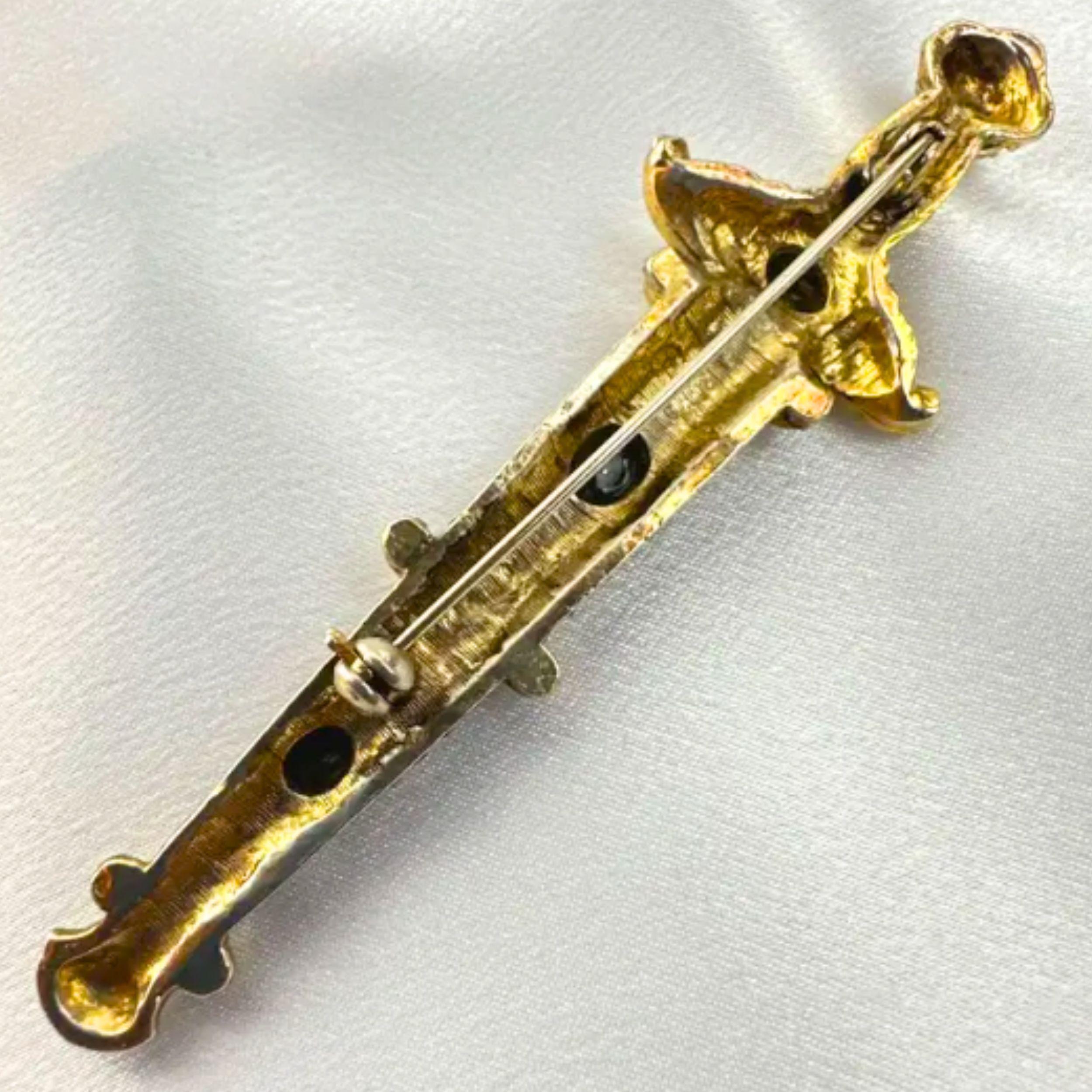 Unsigned KJL Sword Brooch Pin Vintage Red and Black & Stone Sword Brooch Pin In Excellent Condition For Sale In Jacksonville, FL