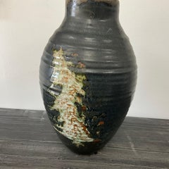 Vaso di Studio Pottery non firmato della metà del secolo scorso con smalto a goccia