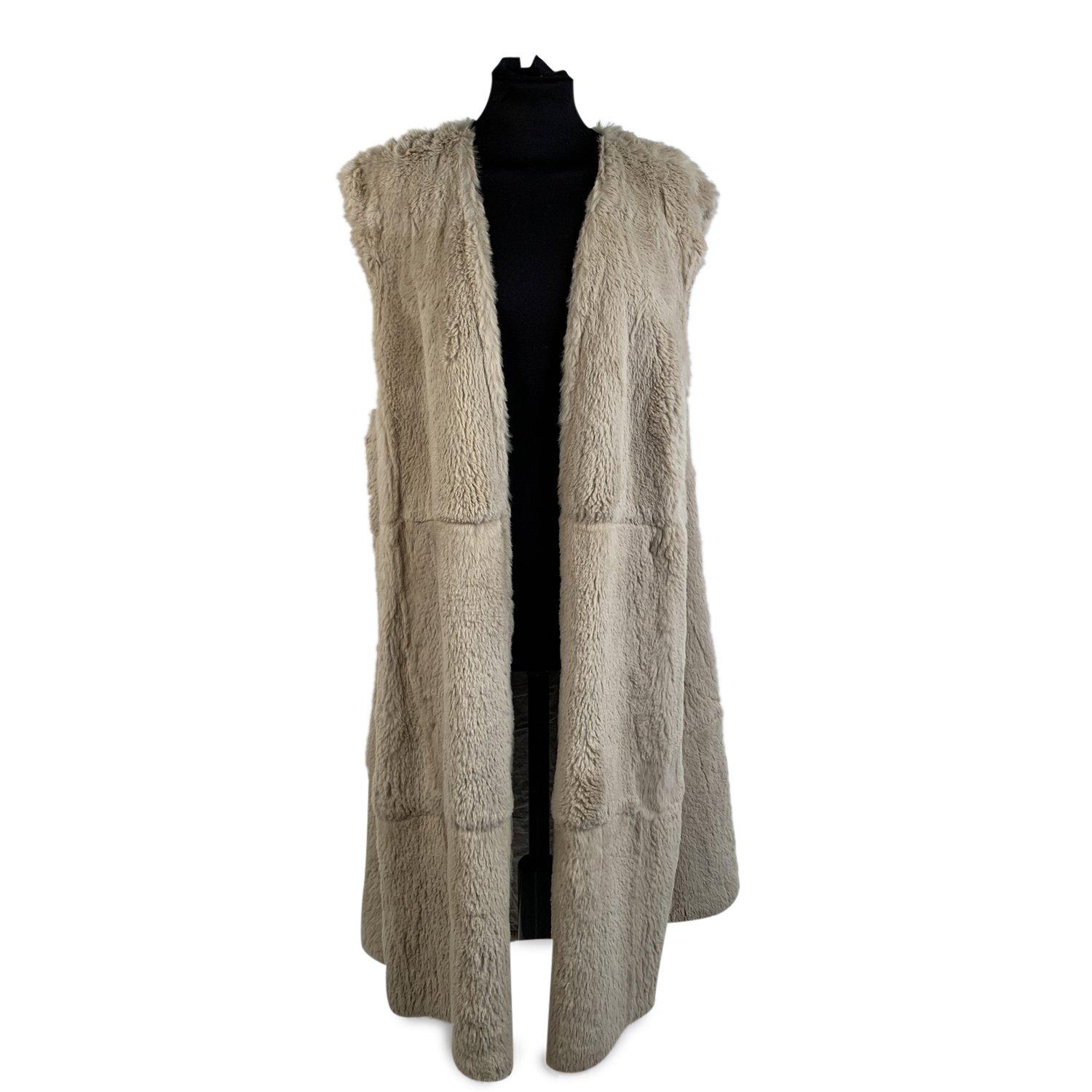 Unsigned Vintage Beige Fox Fur Trim Coat with Removable Lining In Excellent Condition In Rome, Rome
