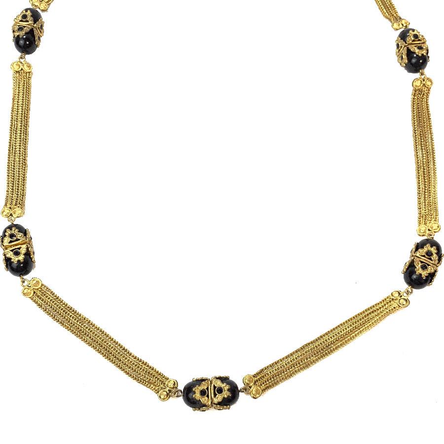 Unsigned Vintage Chain Necklace in Gilt Metal and Black pearls In Good Condition In Paris, FR