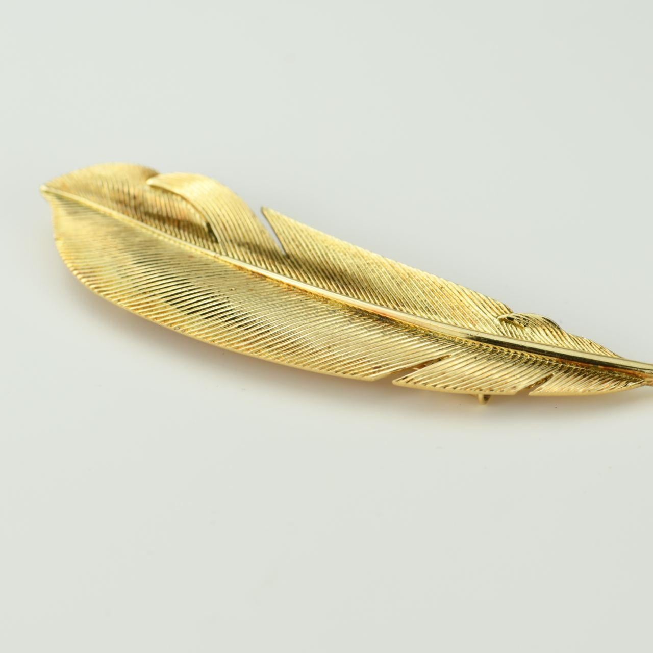 Women's or Men's Georges Lenfant Vintage Yellow Gold Feather Brooch