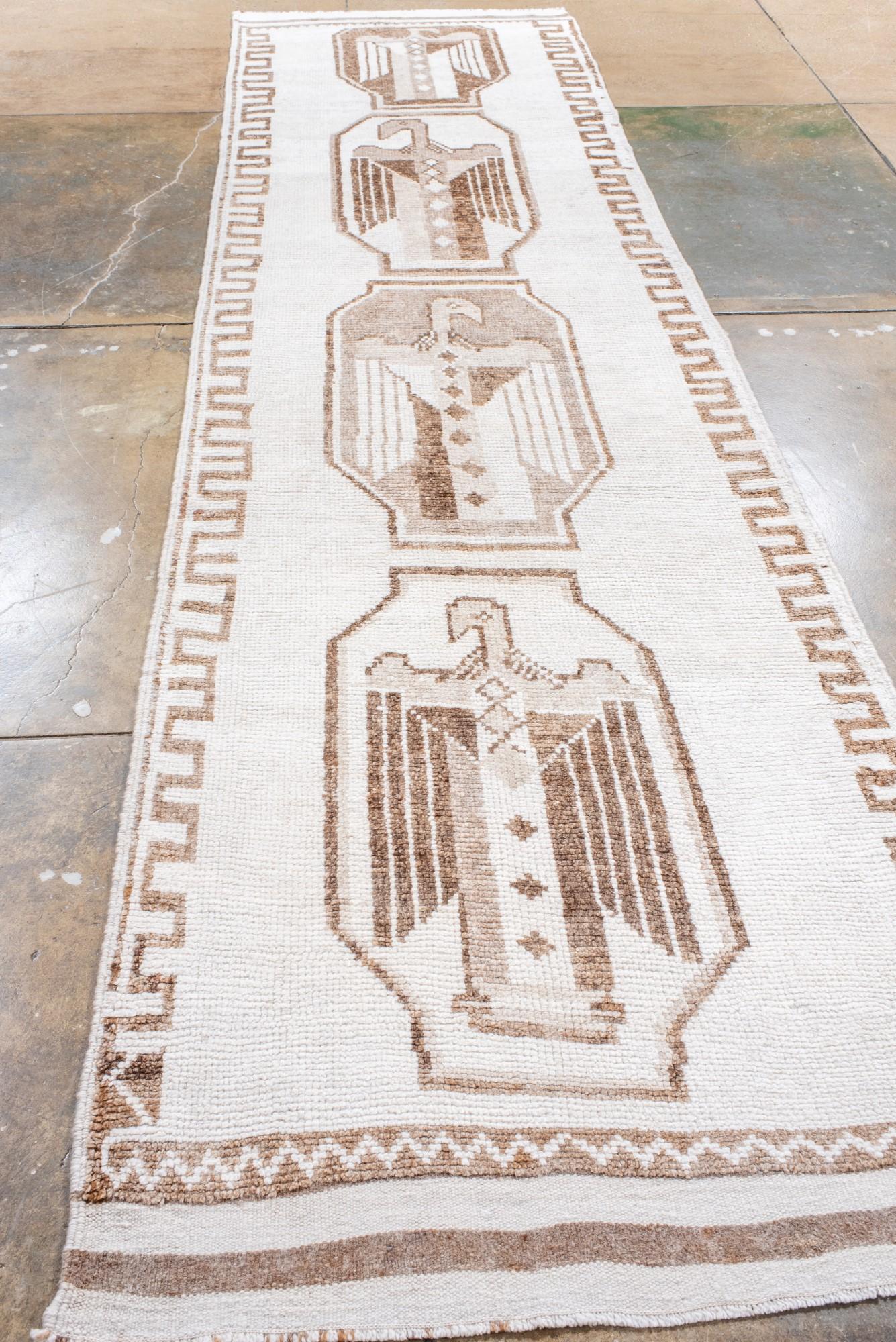 Unsual Kars Läufer mit Eagle Design (Türkisch) im Angebot