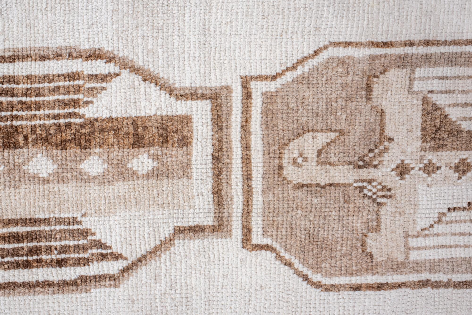 Unsual Kars Läufer mit Eagle Design (Handgeknüpft) im Angebot