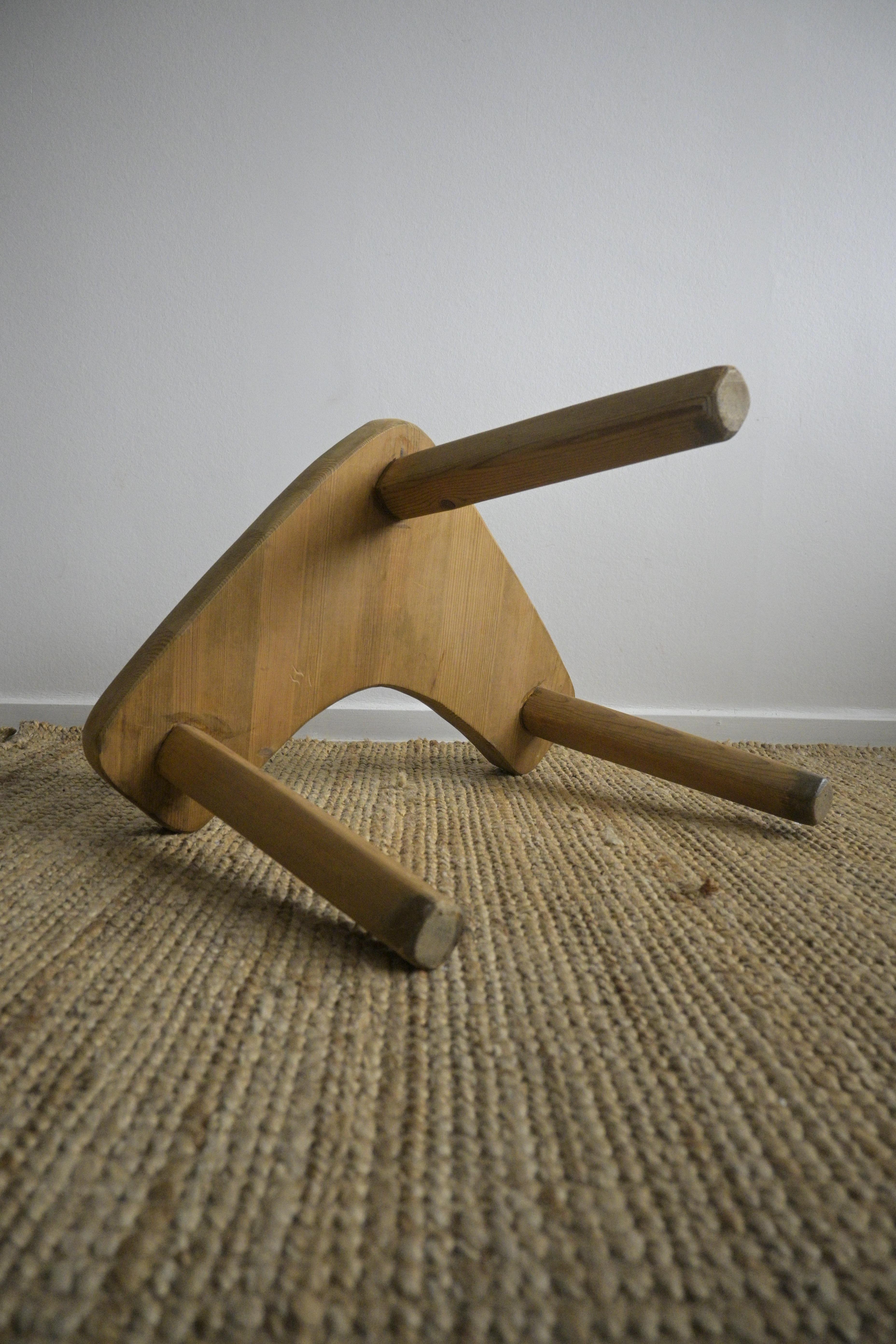 Unsymmetric Pine Stool or Side Table by Stig Sandqvist, Vemdalen, Sweden 1950s For Sale 4